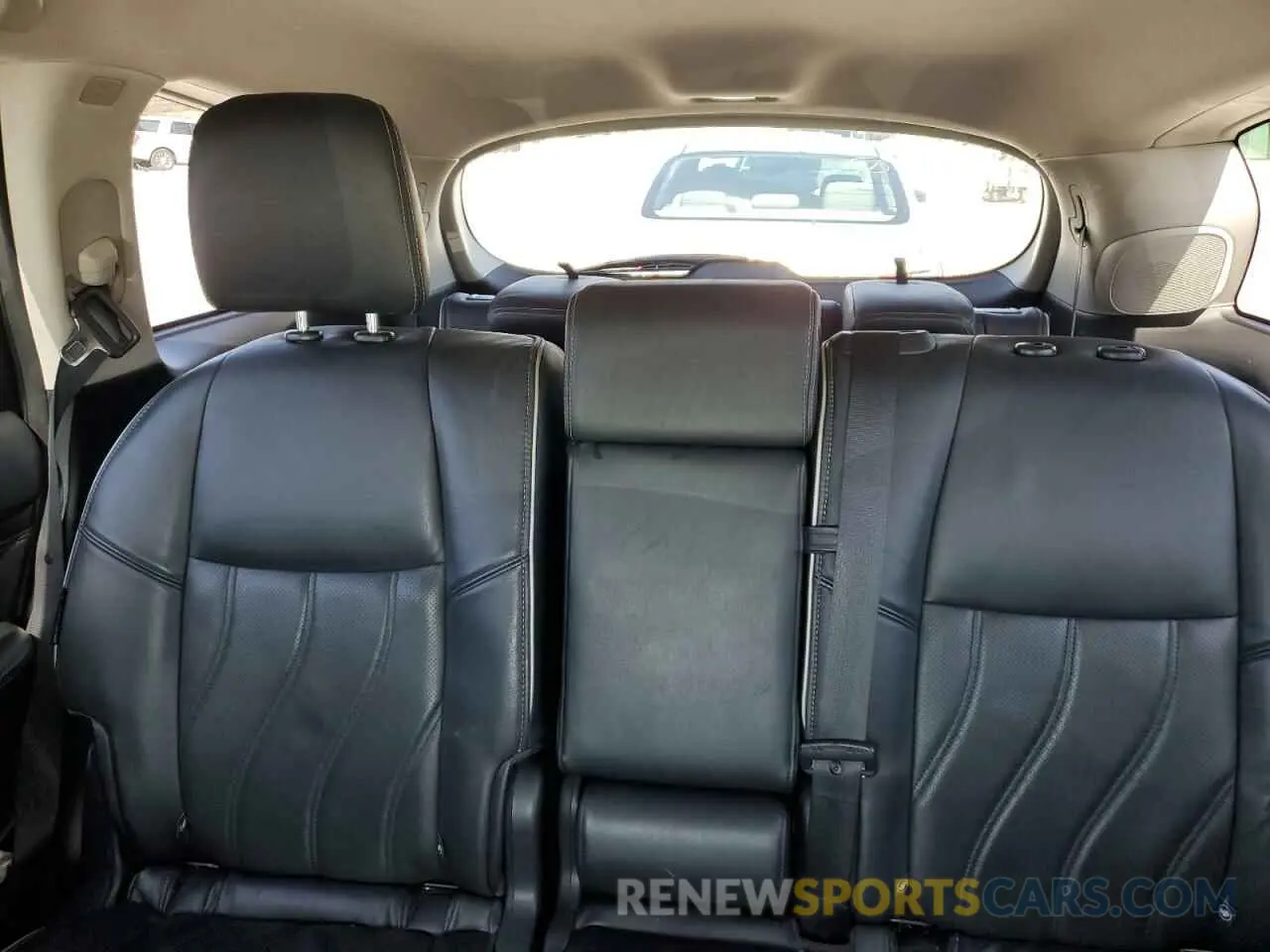 10 Photograph of a damaged car 5N1DL0MM0KC515907 INFINITI QX60 2019