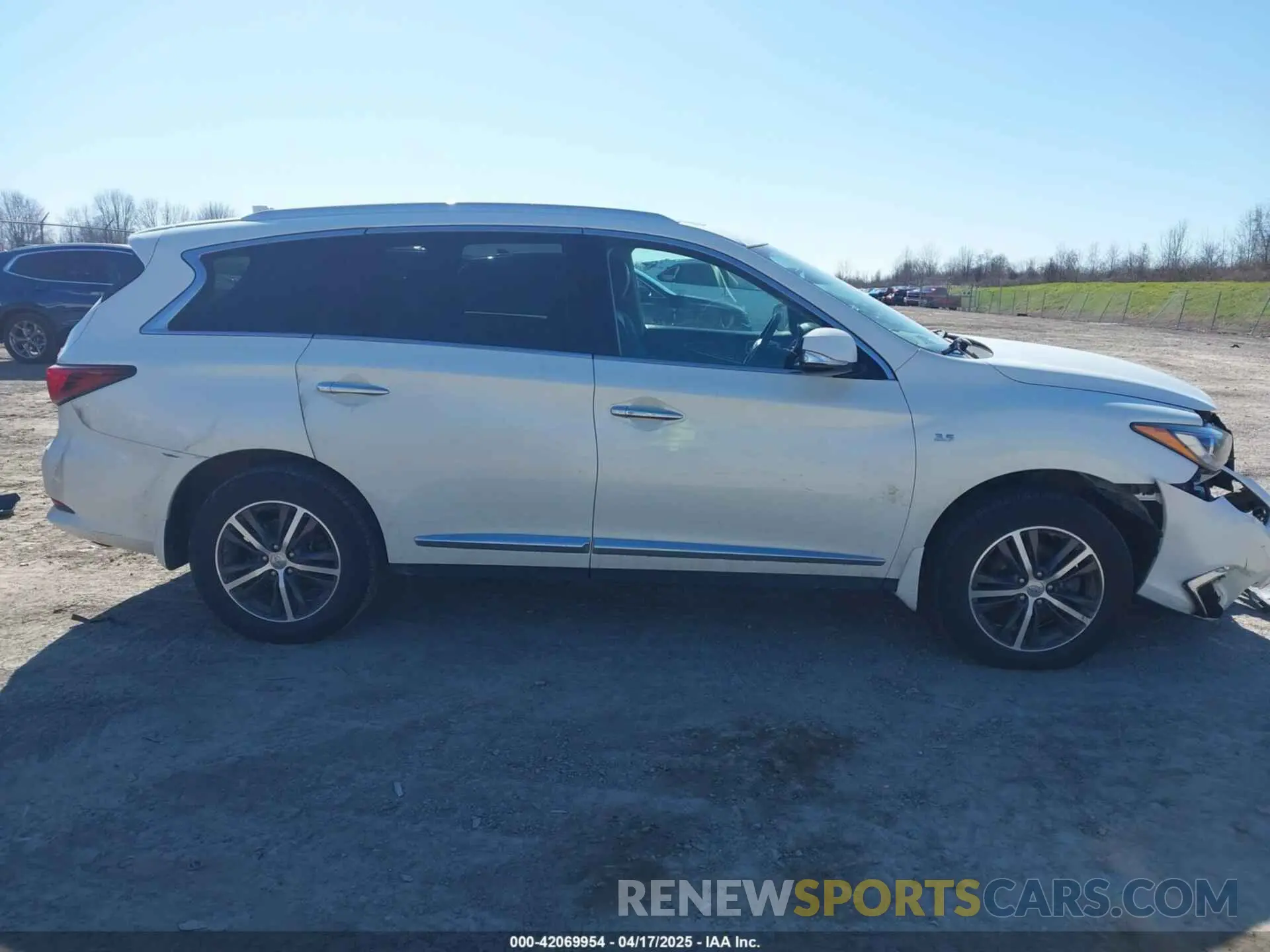 14 Photograph of a damaged car 5N1DL0MM1KC514667 INFINITI QX60 2019