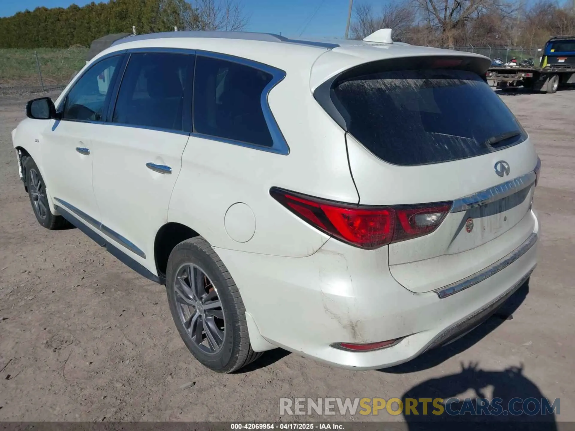 3 Photograph of a damaged car 5N1DL0MM1KC514667 INFINITI QX60 2019