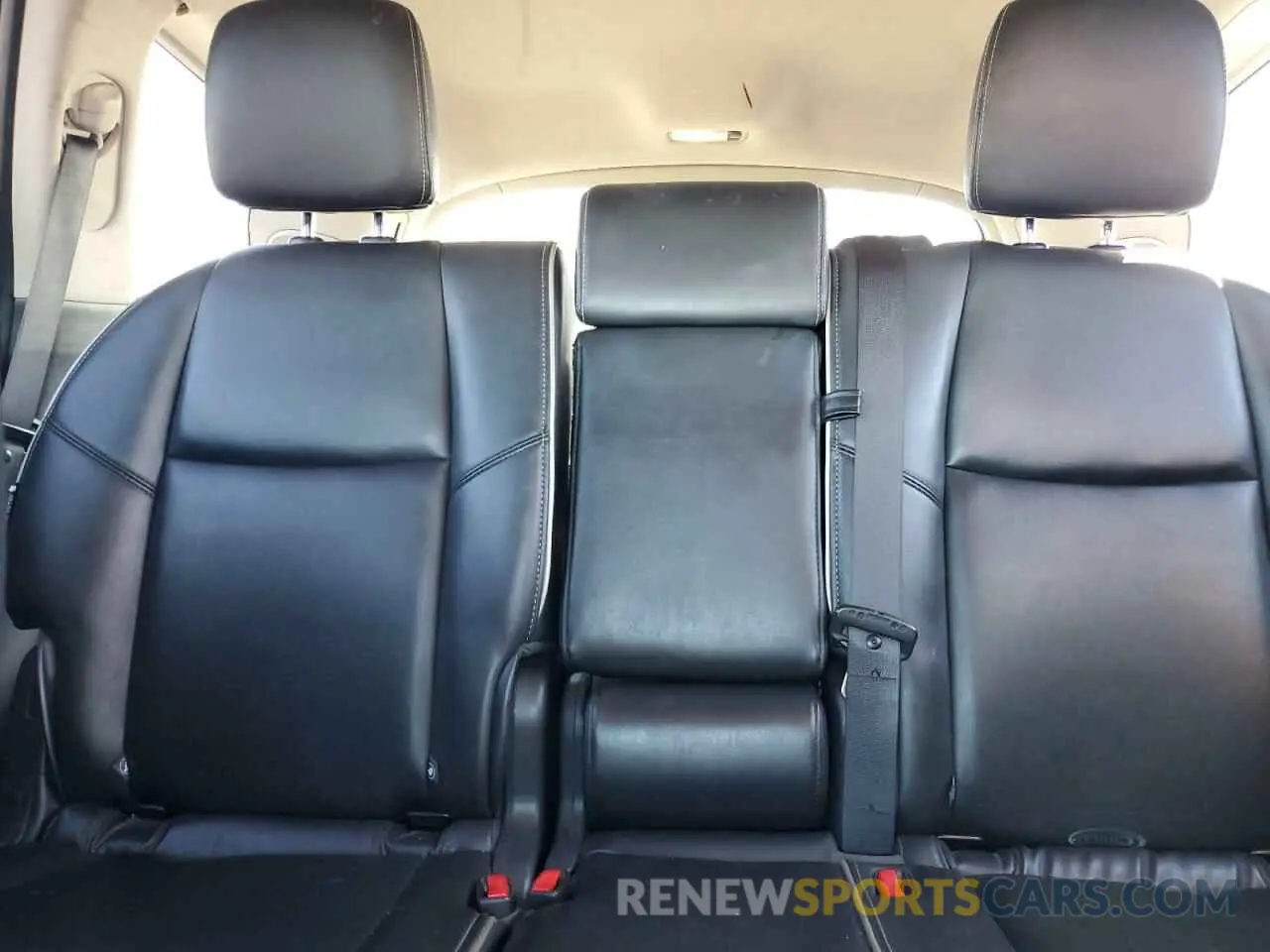10 Photograph of a damaged car 5N1DL0MM1KC531565 INFINITI QX60 2019