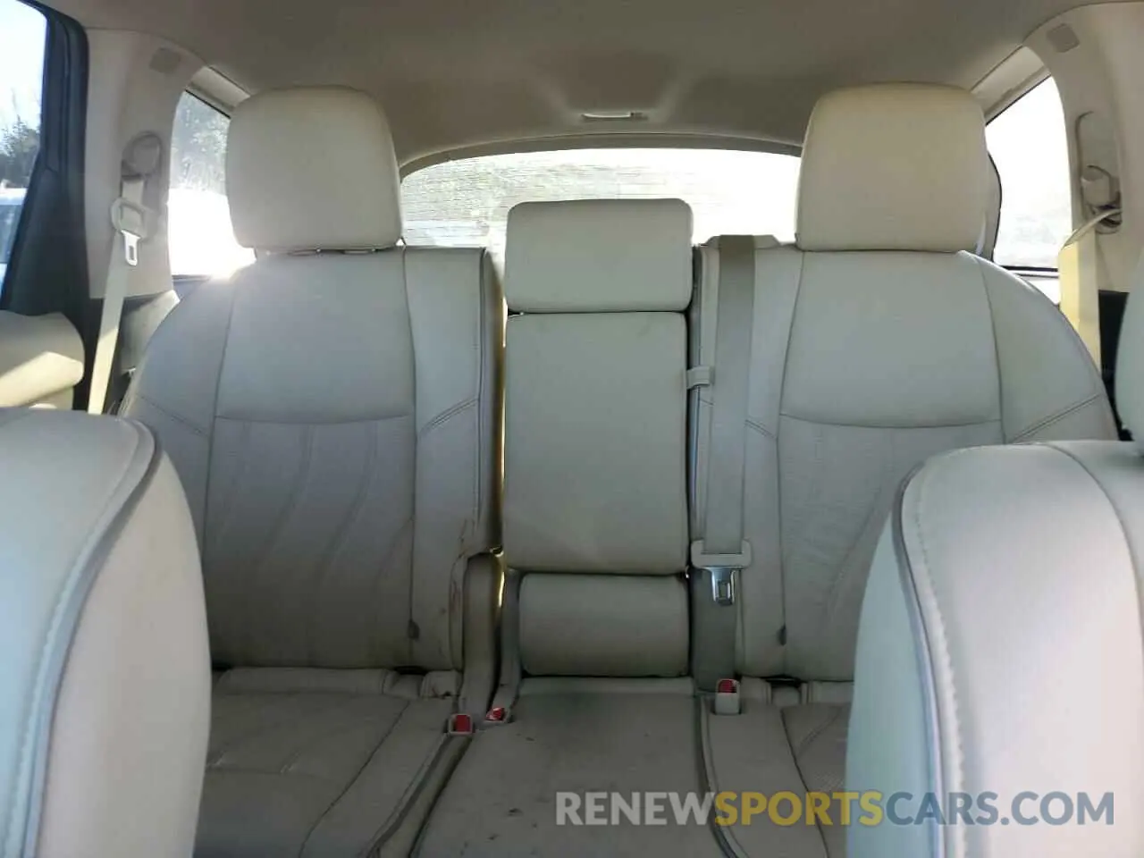 10 Photograph of a damaged car 5N1DL0MM1KC532943 INFINITI QX60 2019