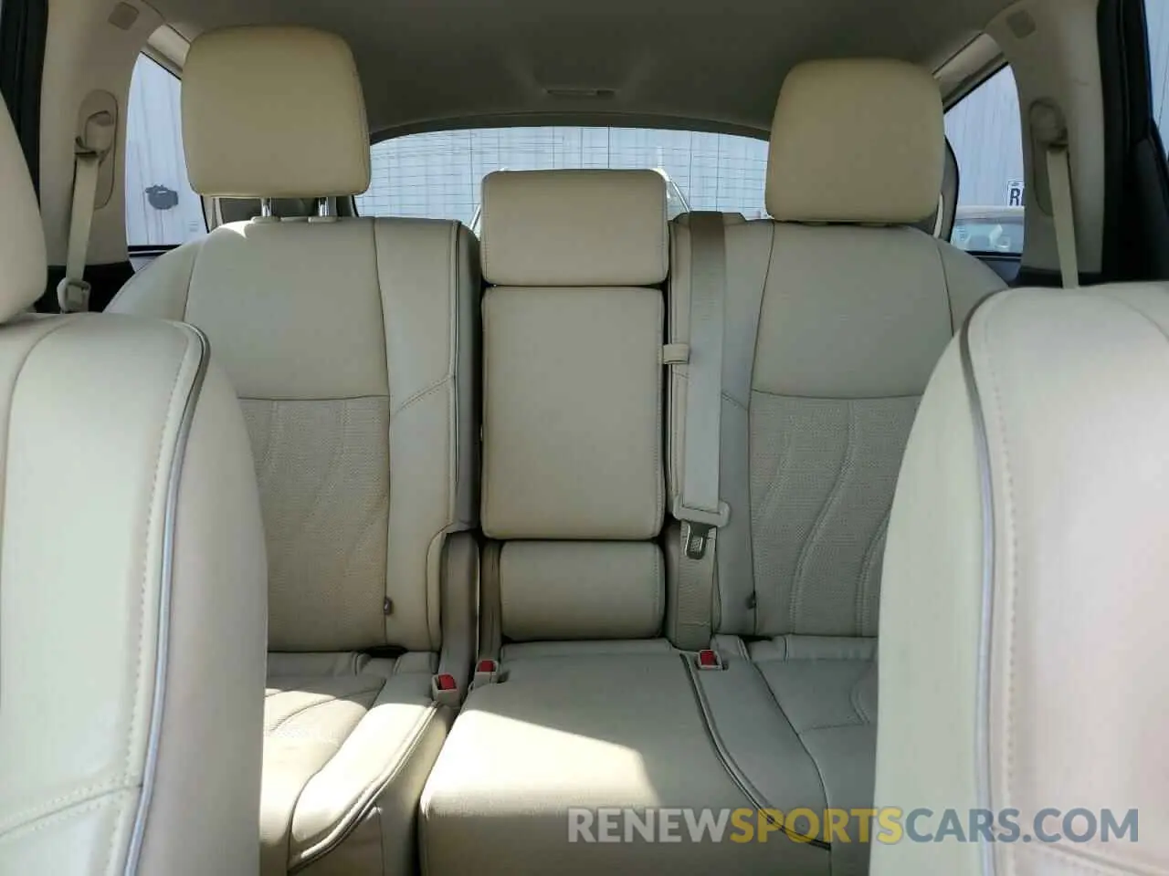 10 Photograph of a damaged car 5N1DL0MM1KC556515 INFINITI QX60 2019