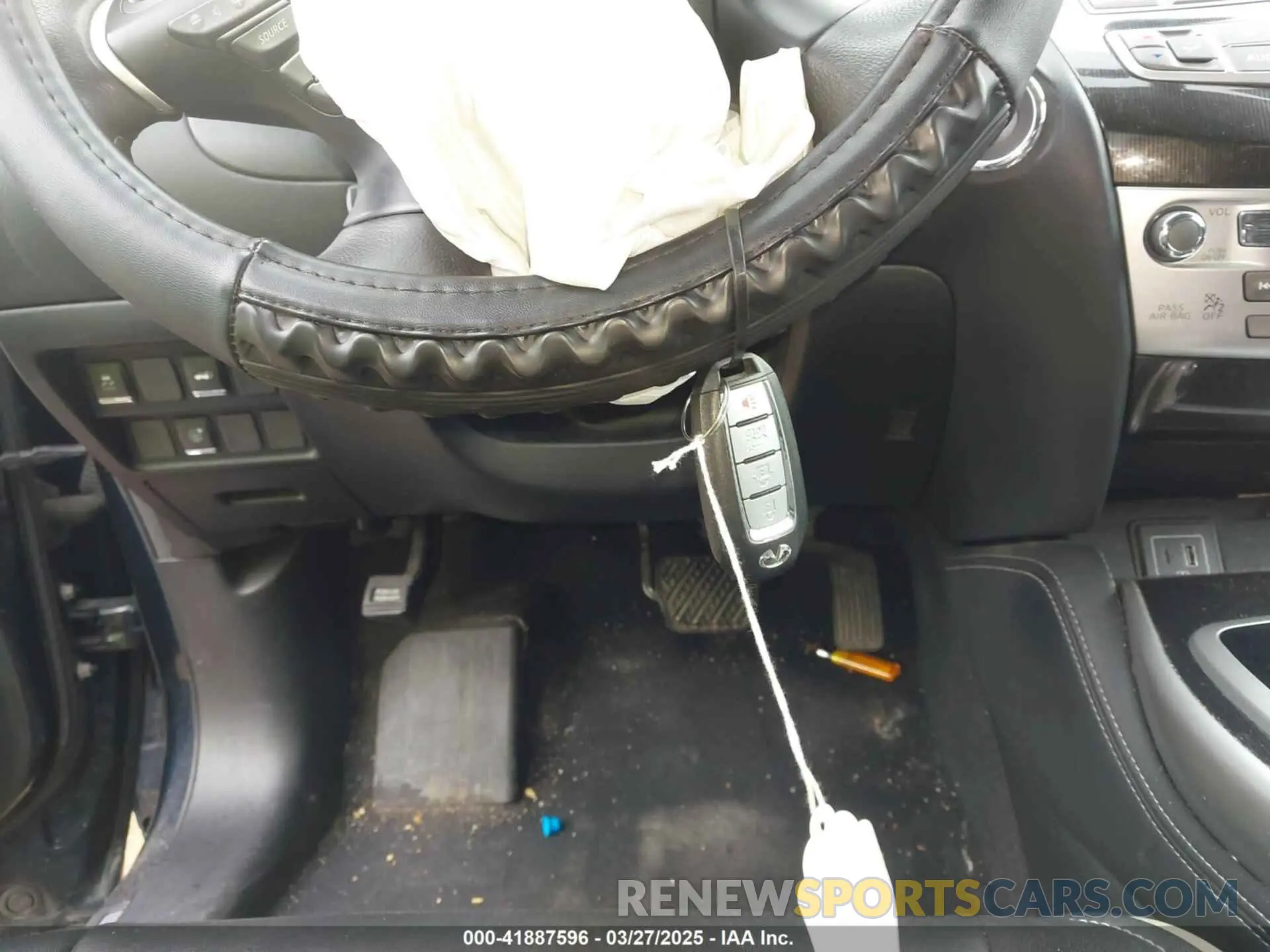 11 Photograph of a damaged car 5N1DL0MM1KC566946 INFINITI QX60 2019
