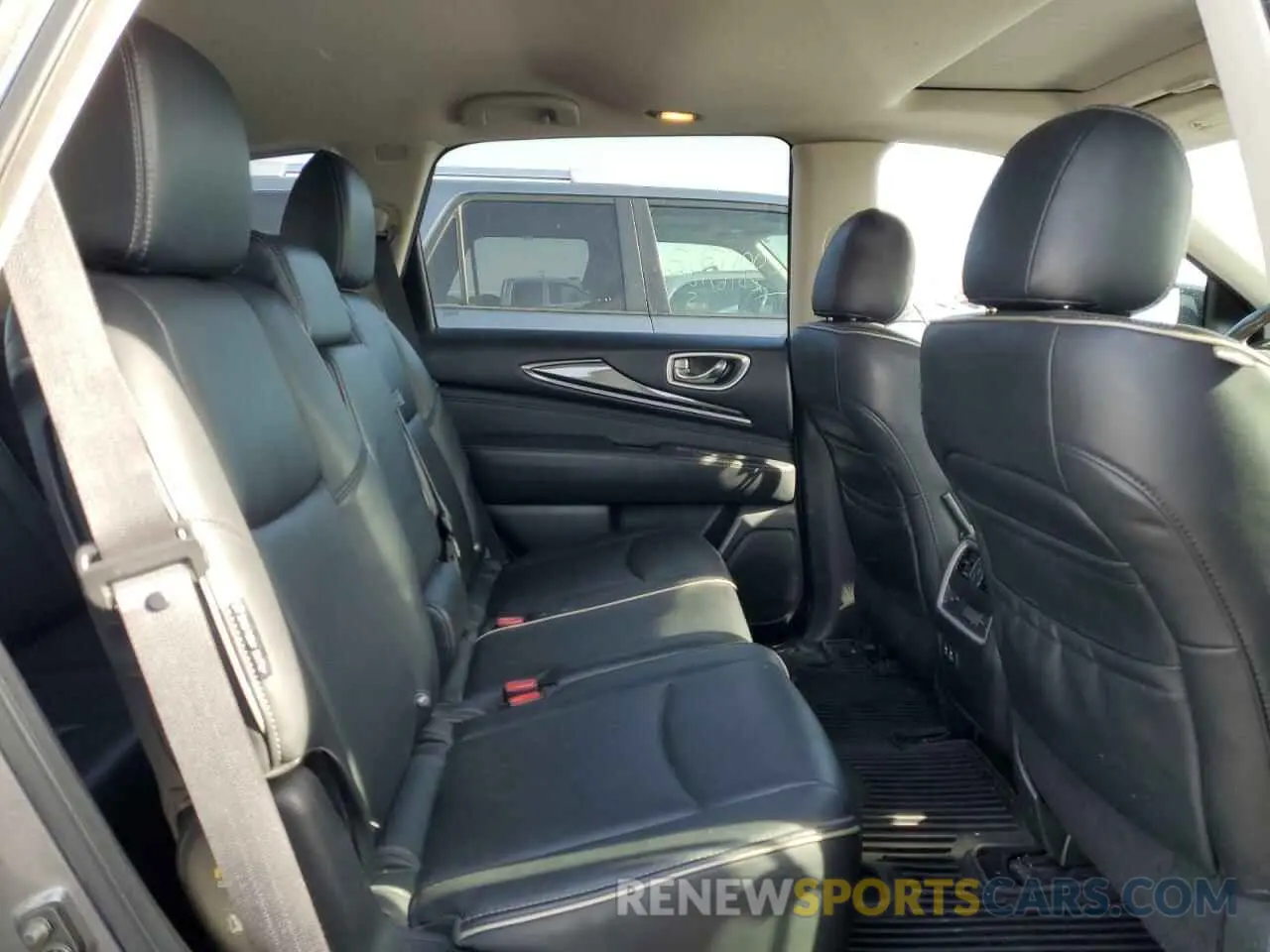 10 Photograph of a damaged car 5N1DL0MM1KC569863 INFINITI QX60 2019