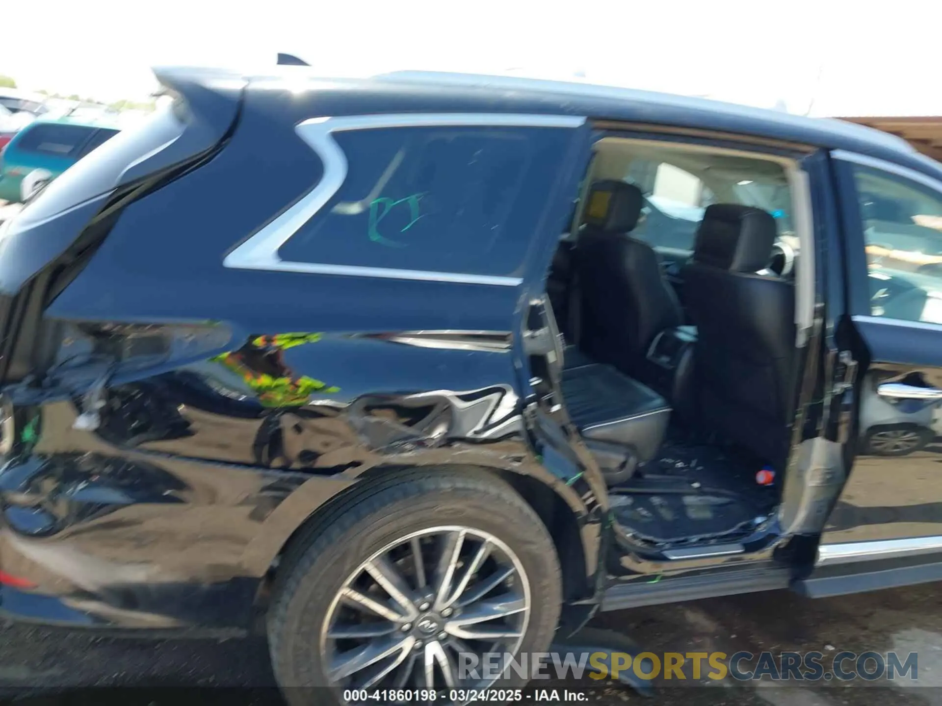 18 Photograph of a damaged car 5N1DL0MM2KC516363 INFINITI QX60 2019