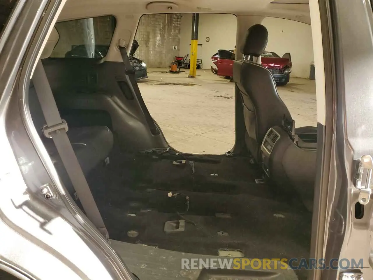11 Photograph of a damaged car 5N1DL0MM2KC519764 INFINITI QX60 2019