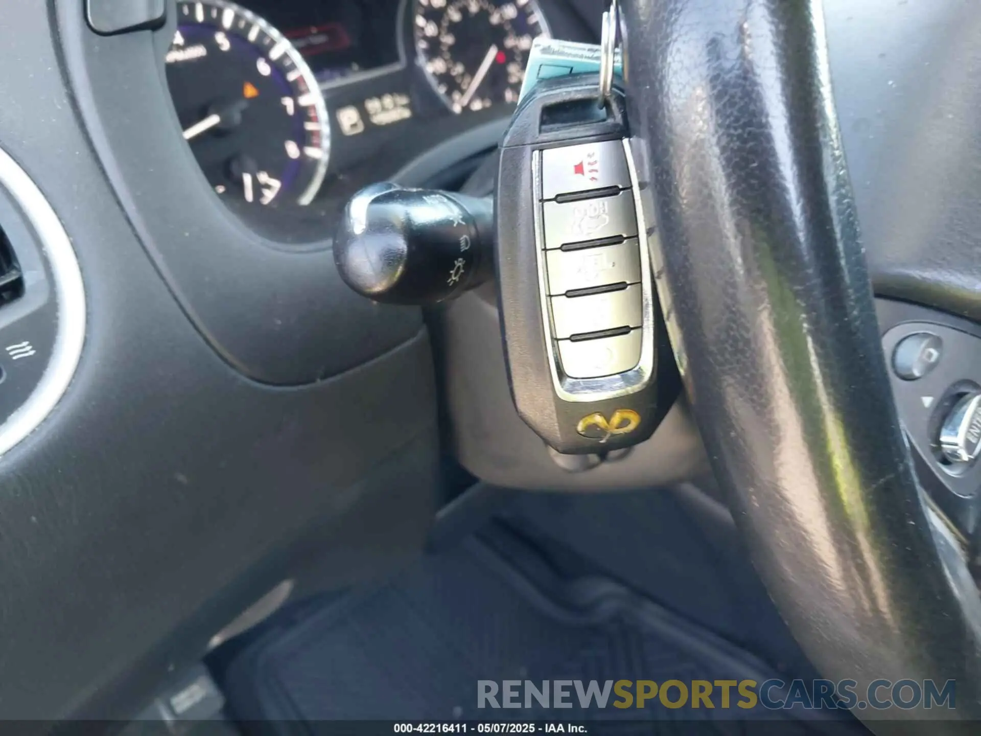 11 Photograph of a damaged car 5N1DL0MM2KC525869 INFINITI QX60 2019