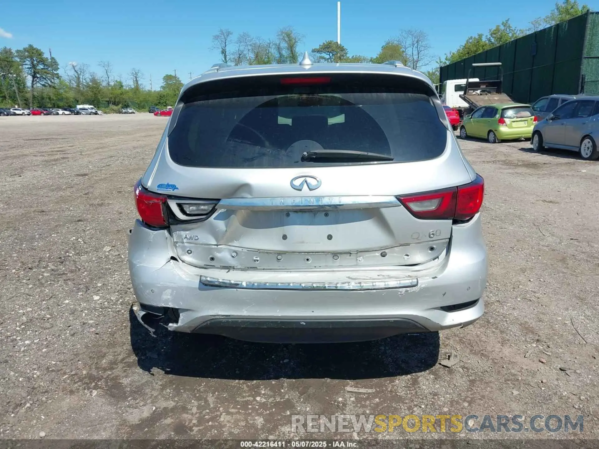 16 Photograph of a damaged car 5N1DL0MM2KC525869 INFINITI QX60 2019