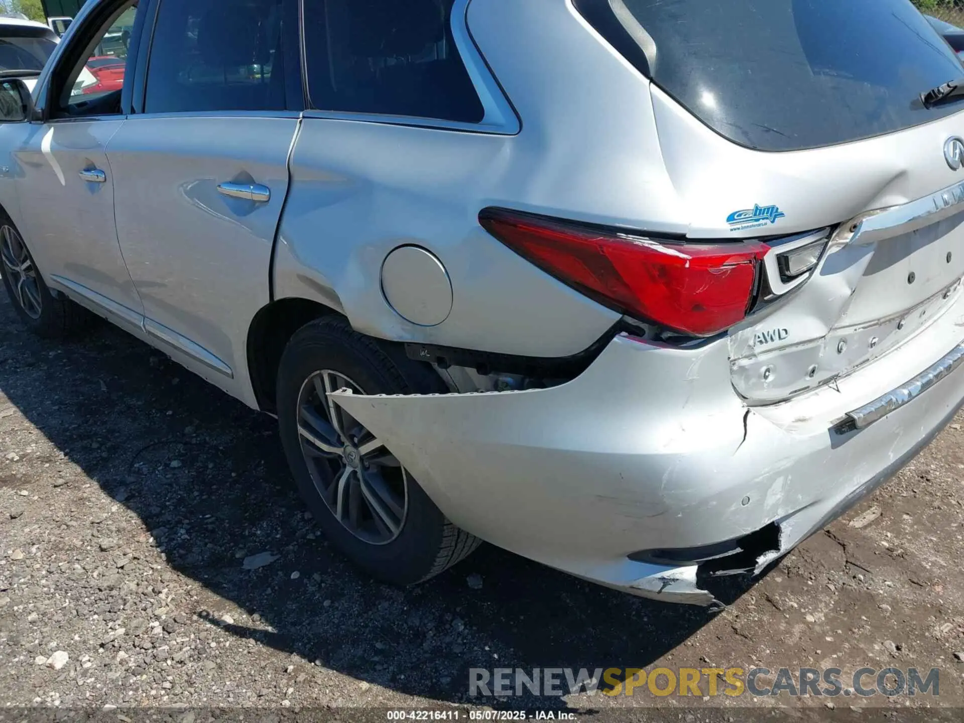 17 Photograph of a damaged car 5N1DL0MM2KC525869 INFINITI QX60 2019