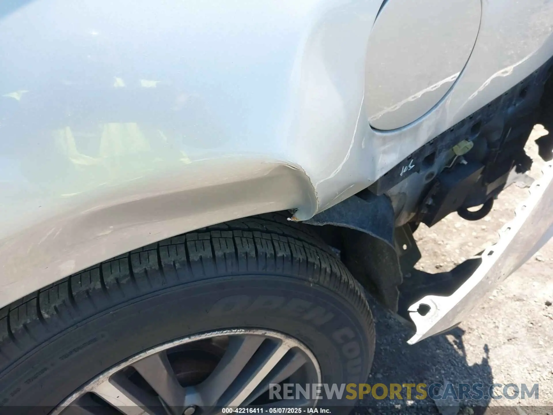 19 Photograph of a damaged car 5N1DL0MM2KC525869 INFINITI QX60 2019