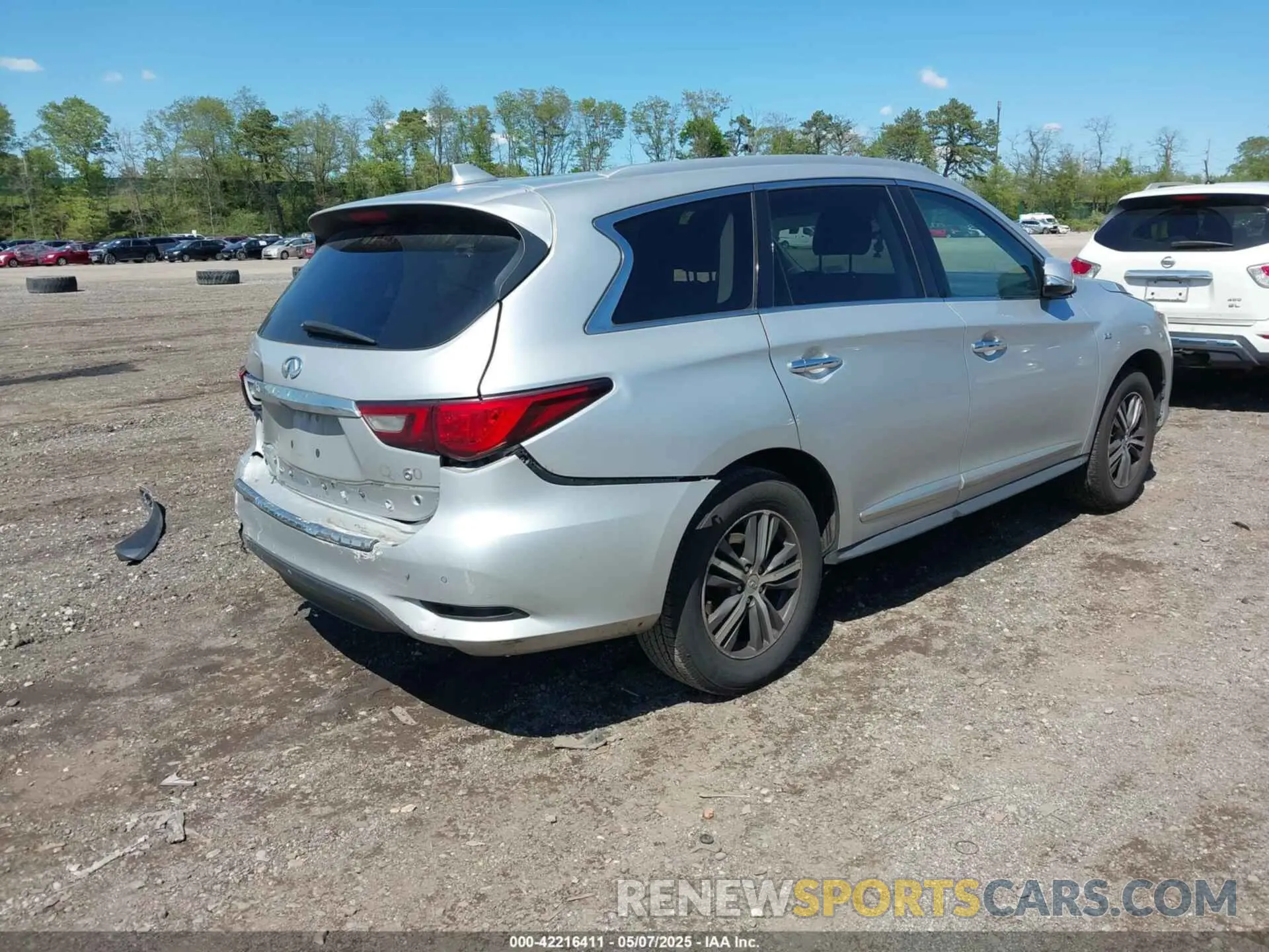4 Photograph of a damaged car 5N1DL0MM2KC525869 INFINITI QX60 2019