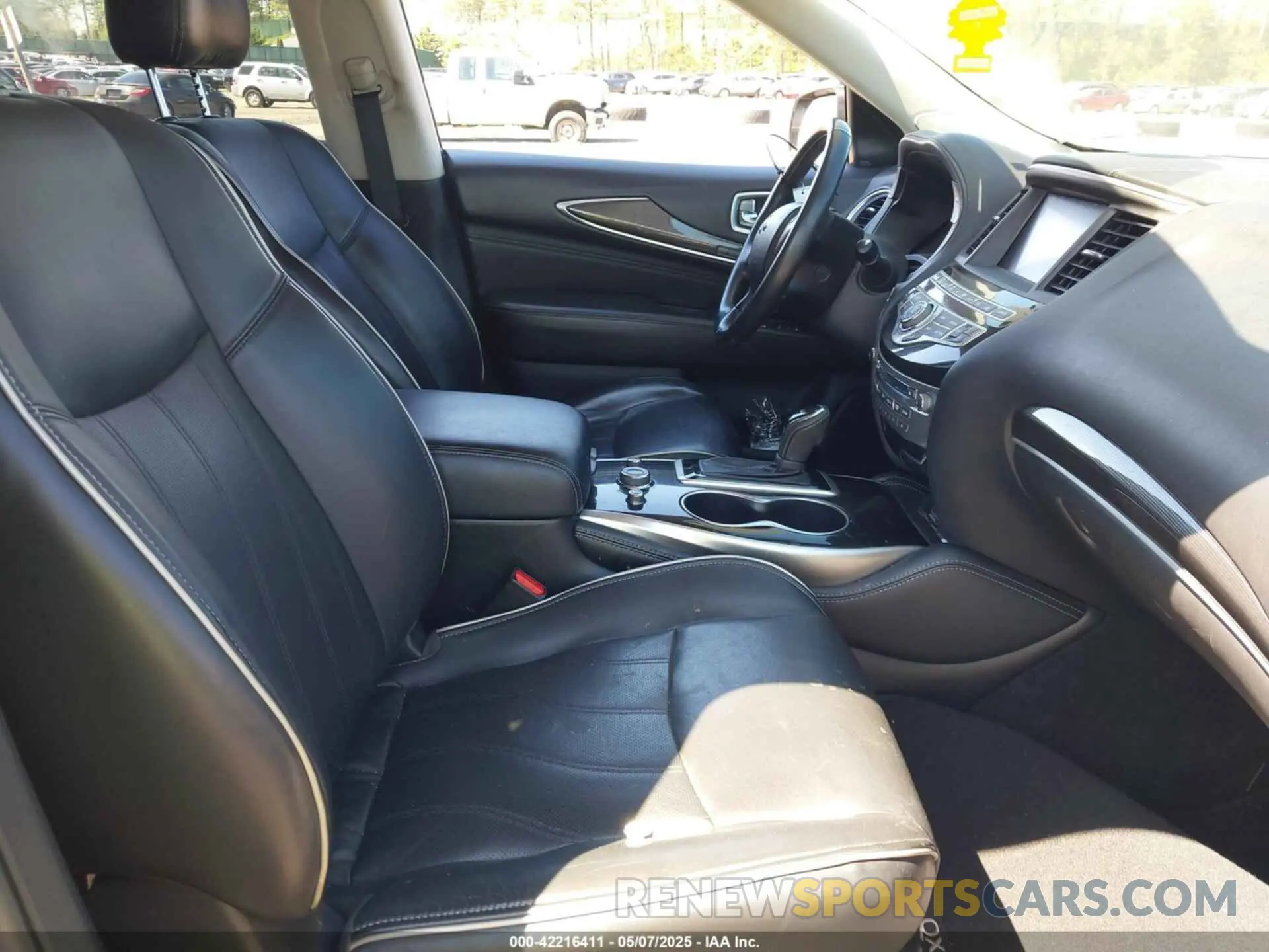 5 Photograph of a damaged car 5N1DL0MM2KC525869 INFINITI QX60 2019