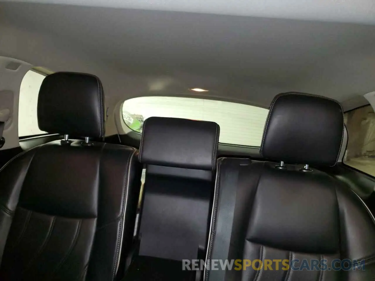 10 Photograph of a damaged car 5N1DL0MM3KC505775 INFINITI QX60 2019
