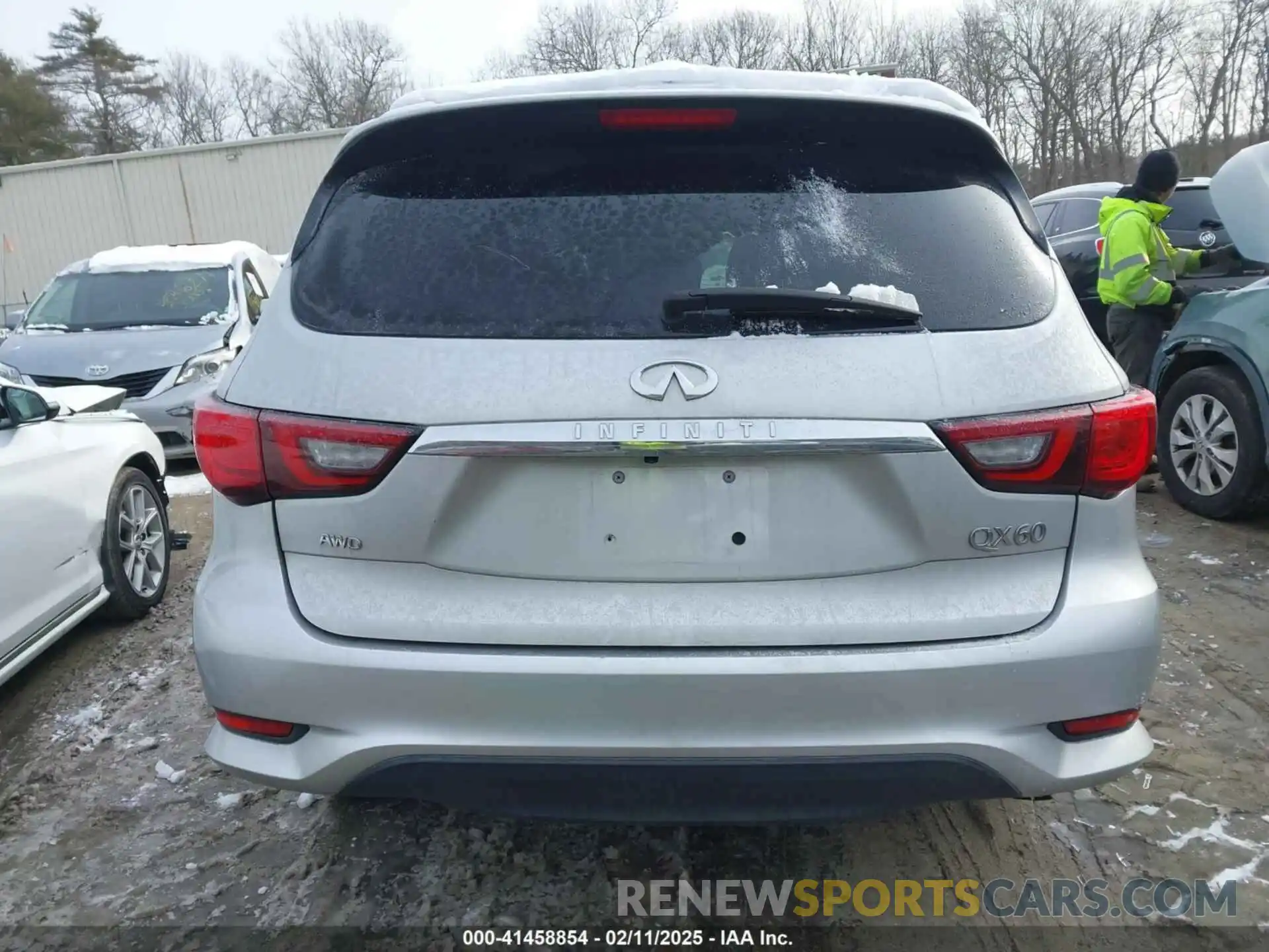 17 Photograph of a damaged car 5N1DL0MM3KC557102 INFINITI QX60 2019