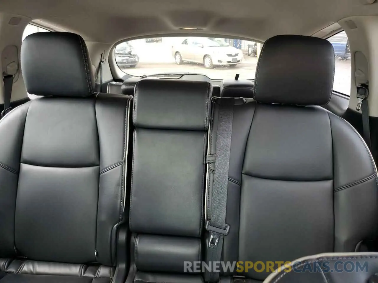 10 Photograph of a damaged car 5N1DL0MM3KC567452 INFINITI QX60 2019