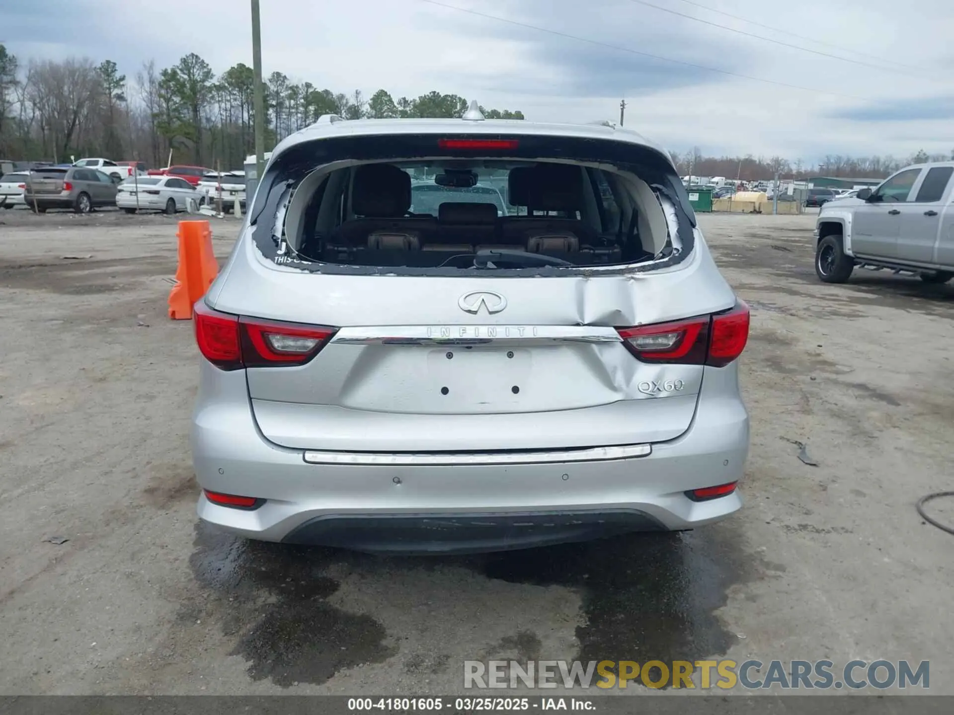 16 Photograph of a damaged car 5N1DL0MM4KC503100 INFINITI QX60 2019