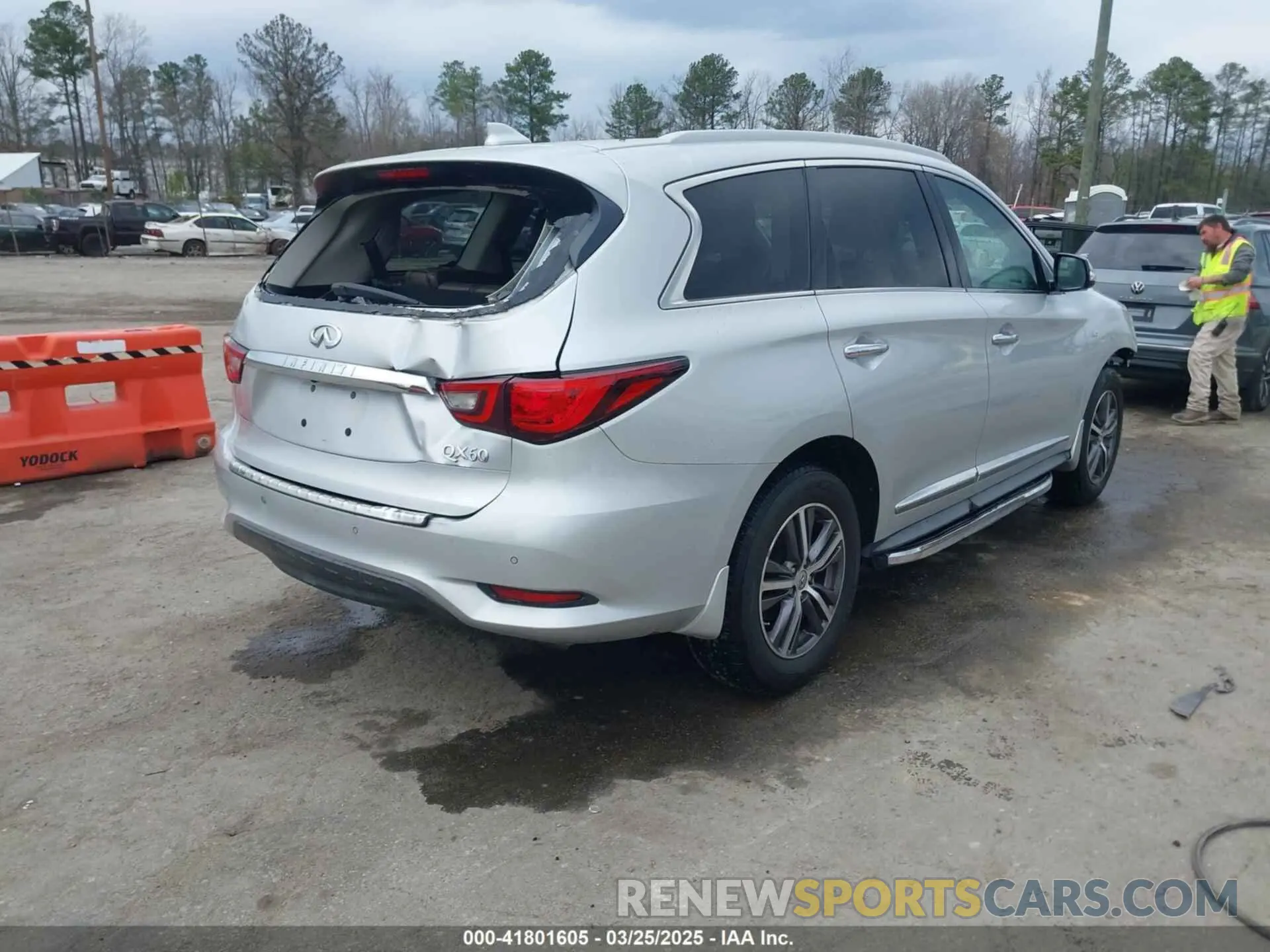 4 Photograph of a damaged car 5N1DL0MM4KC503100 INFINITI QX60 2019