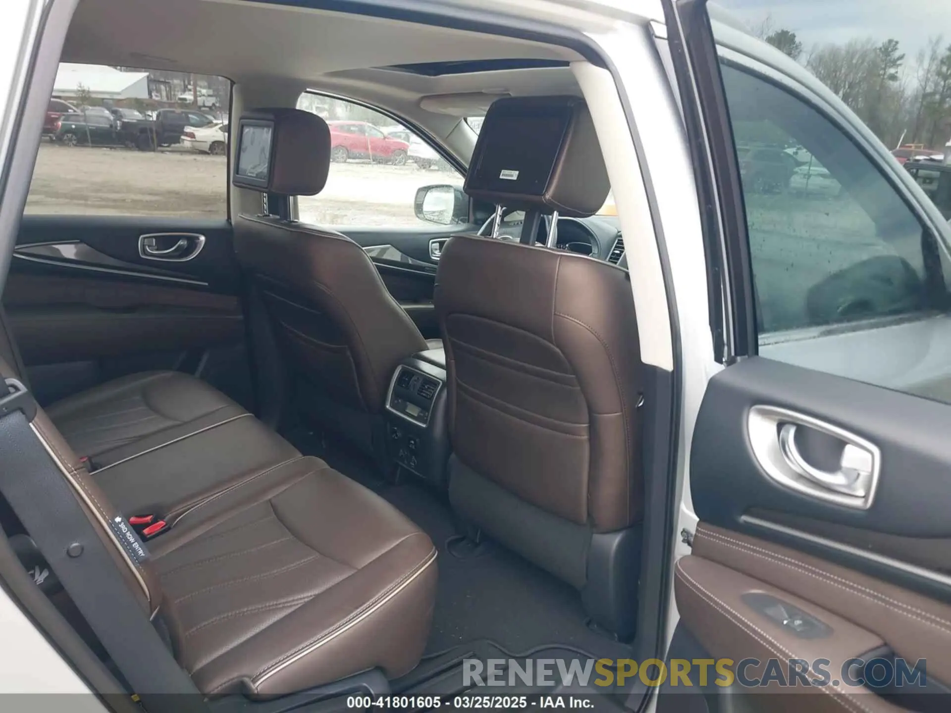 8 Photograph of a damaged car 5N1DL0MM4KC503100 INFINITI QX60 2019