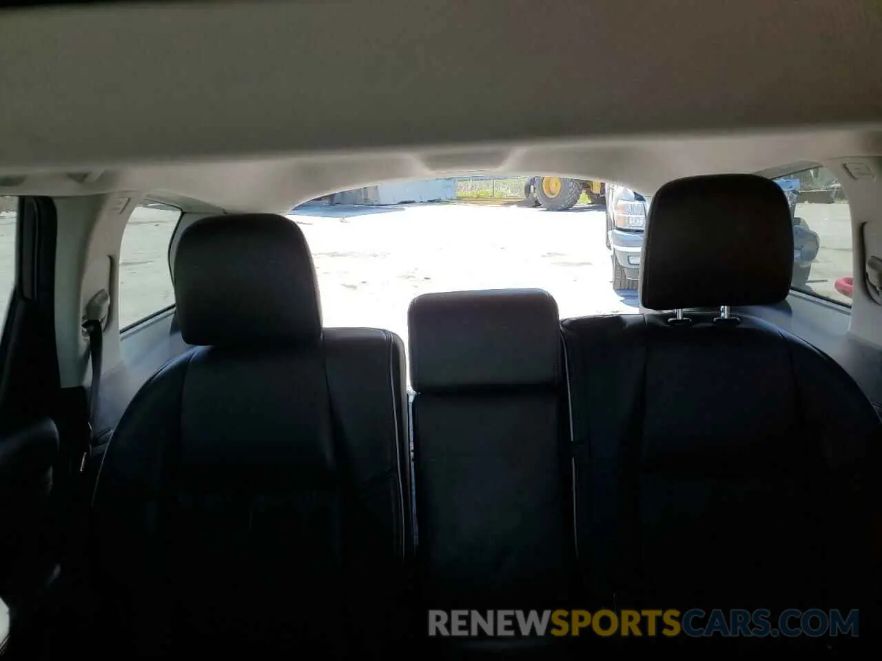 10 Photograph of a damaged car 5N1DL0MM4KC557187 INFINITI QX60 2019