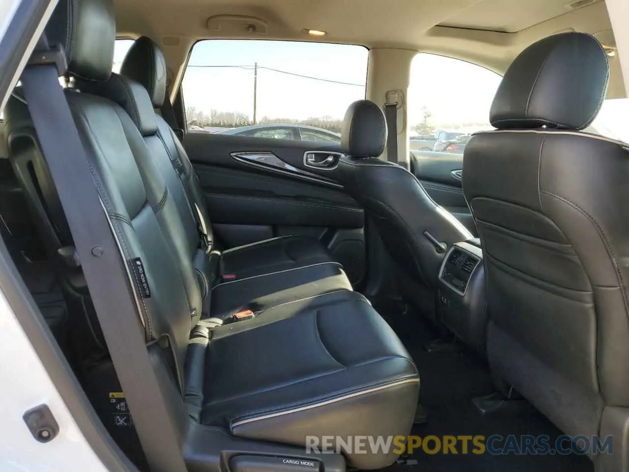 11 Photograph of a damaged car 5N1DL0MM4KC561837 INFINITI QX60 2019