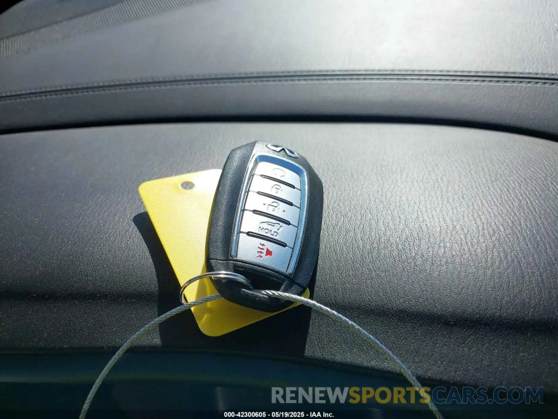 11 Photograph of a damaged car 5N1DL0MM4KC569307 INFINITI QX60 2019