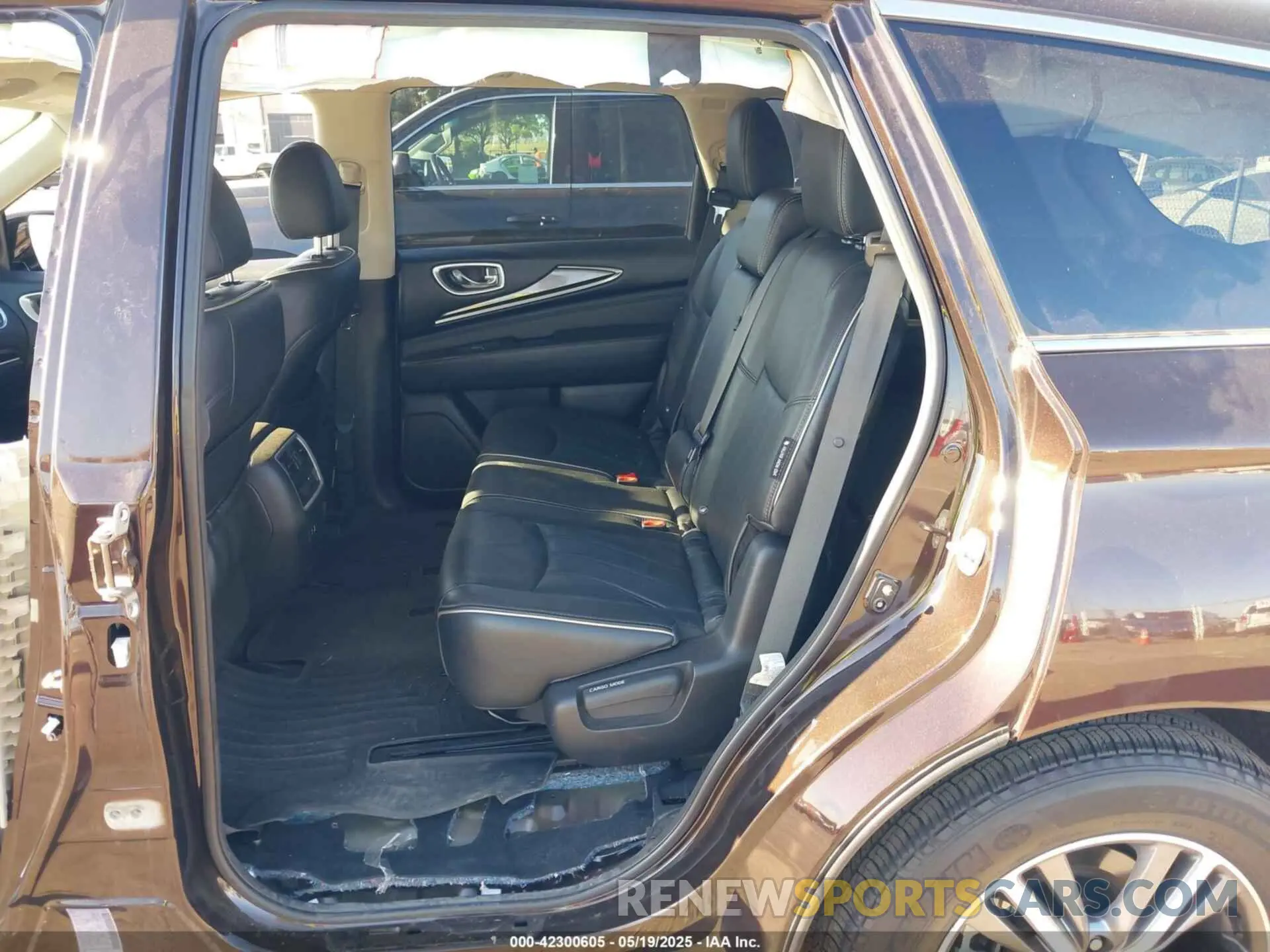 8 Photograph of a damaged car 5N1DL0MM4KC569307 INFINITI QX60 2019