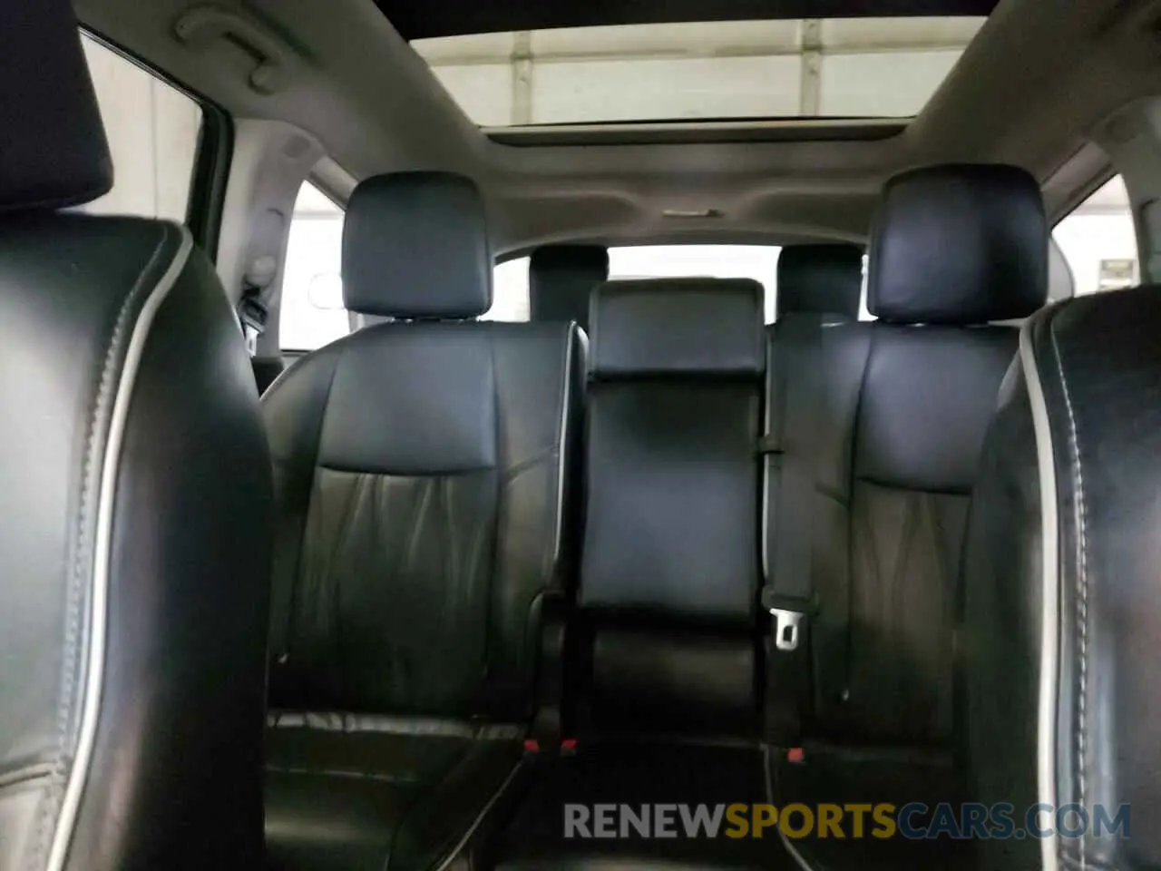 10 Photograph of a damaged car 5N1DL0MM5KC509813 INFINITI QX60 2019