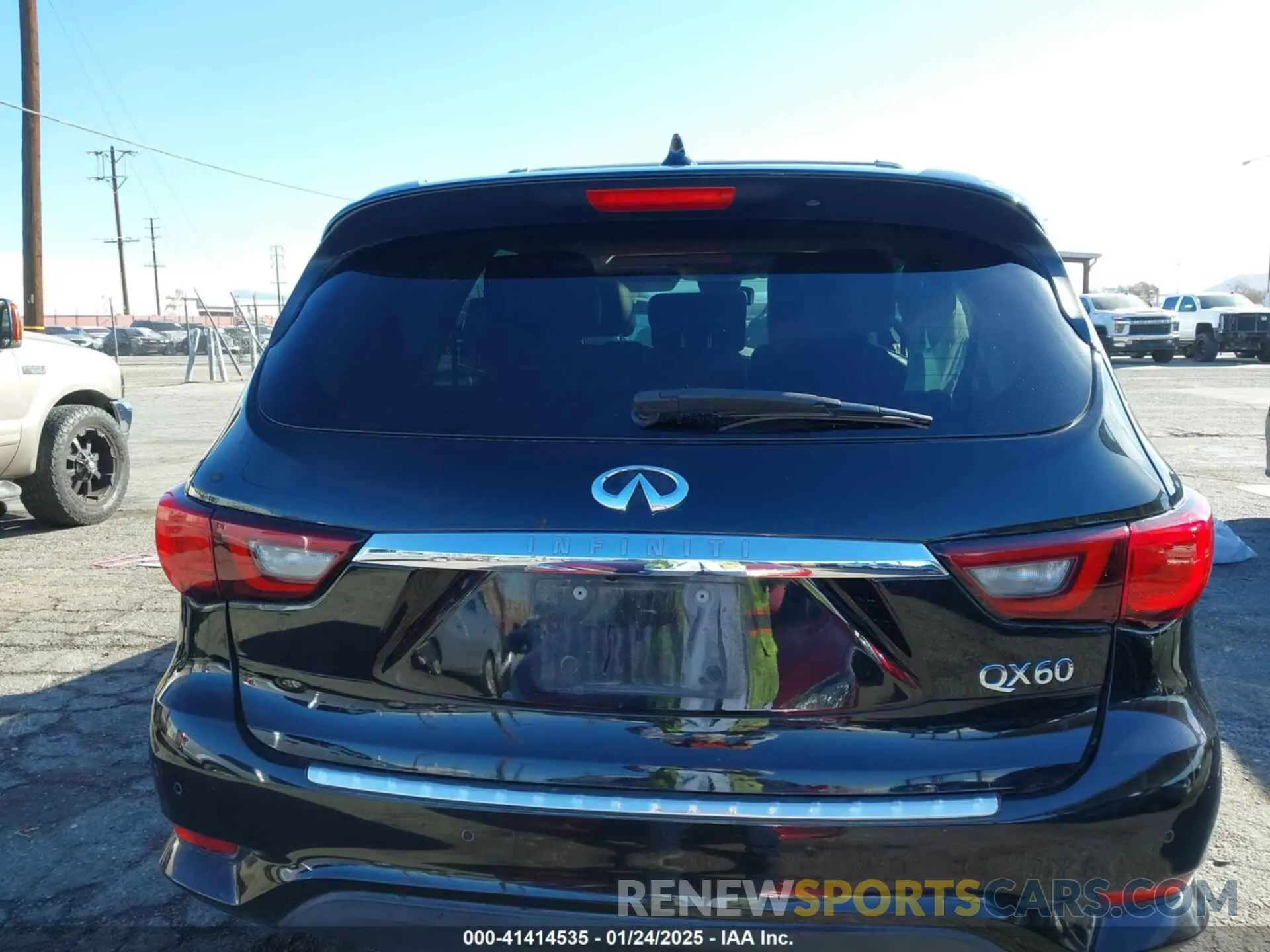 16 Photograph of a damaged car 5N1DL0MM5KC558221 INFINITI QX60 2019