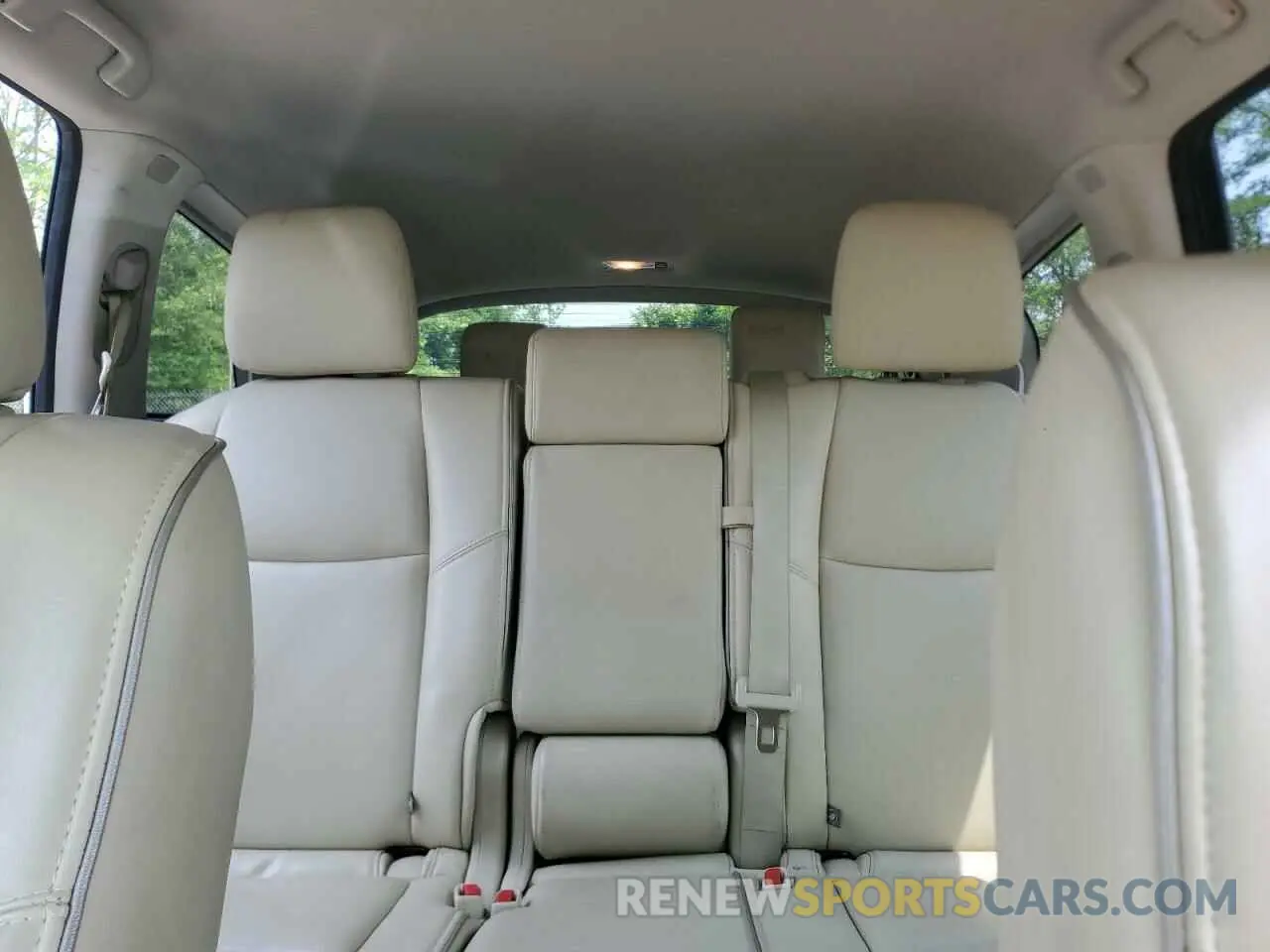 10 Photograph of a damaged car 5N1DL0MM5KC563371 INFINITI QX60 2019