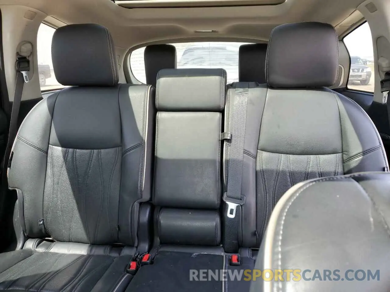 10 Photograph of a damaged car 5N1DL0MM5KC564679 INFINITI QX60 2019