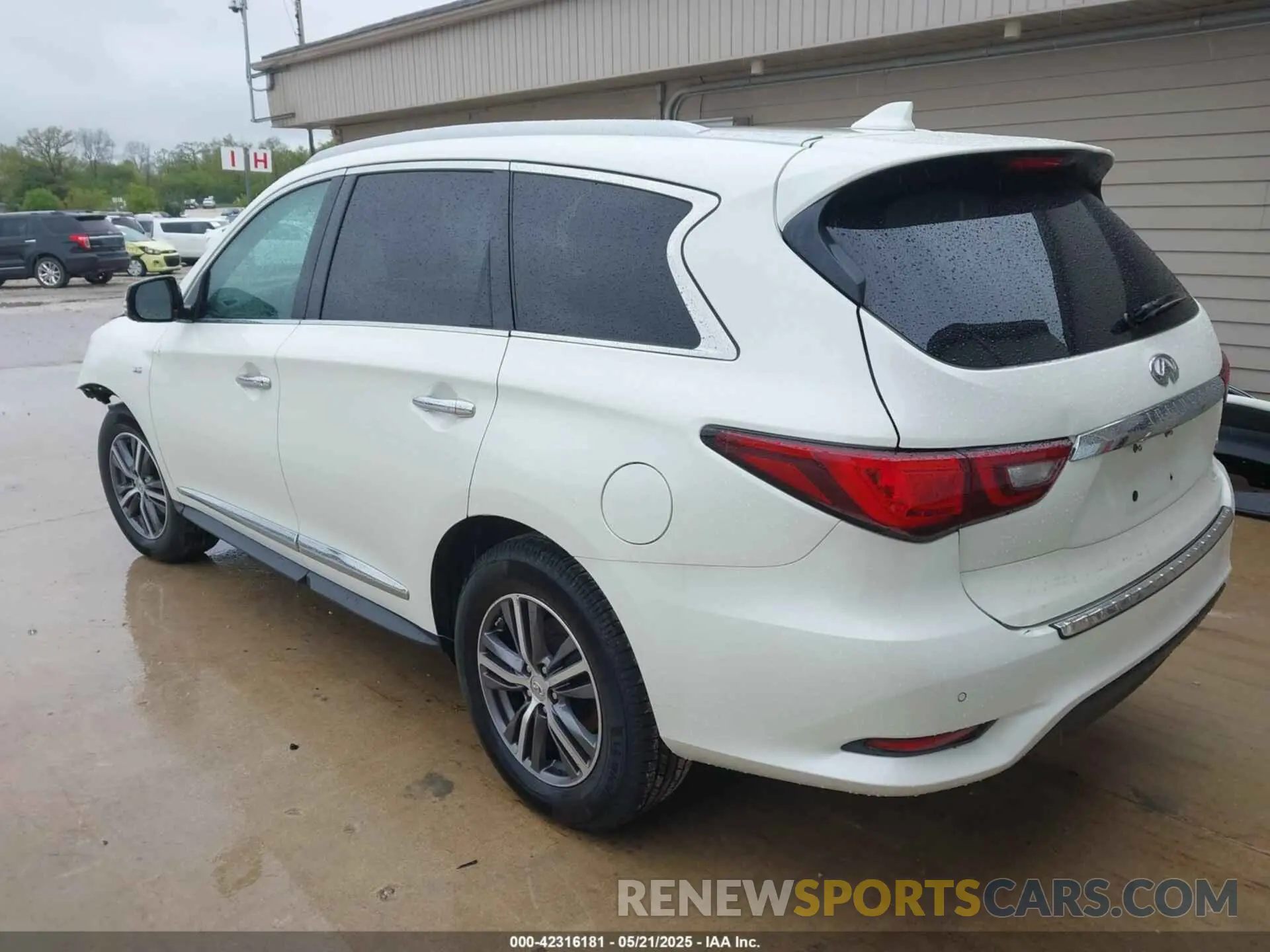 3 Photograph of a damaged car 5N1DL0MM6KC506158 INFINITI QX60 2019