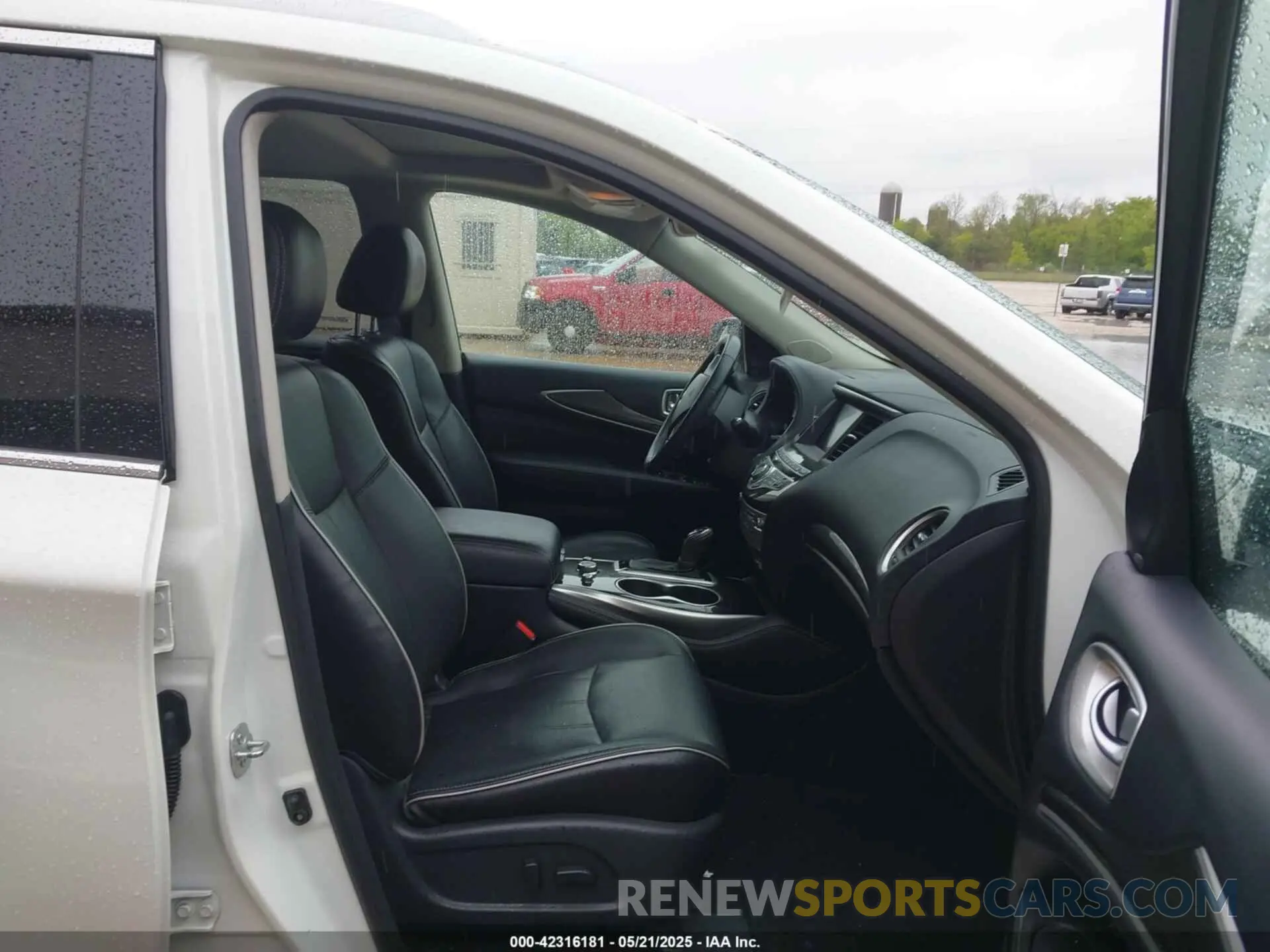 5 Photograph of a damaged car 5N1DL0MM6KC506158 INFINITI QX60 2019