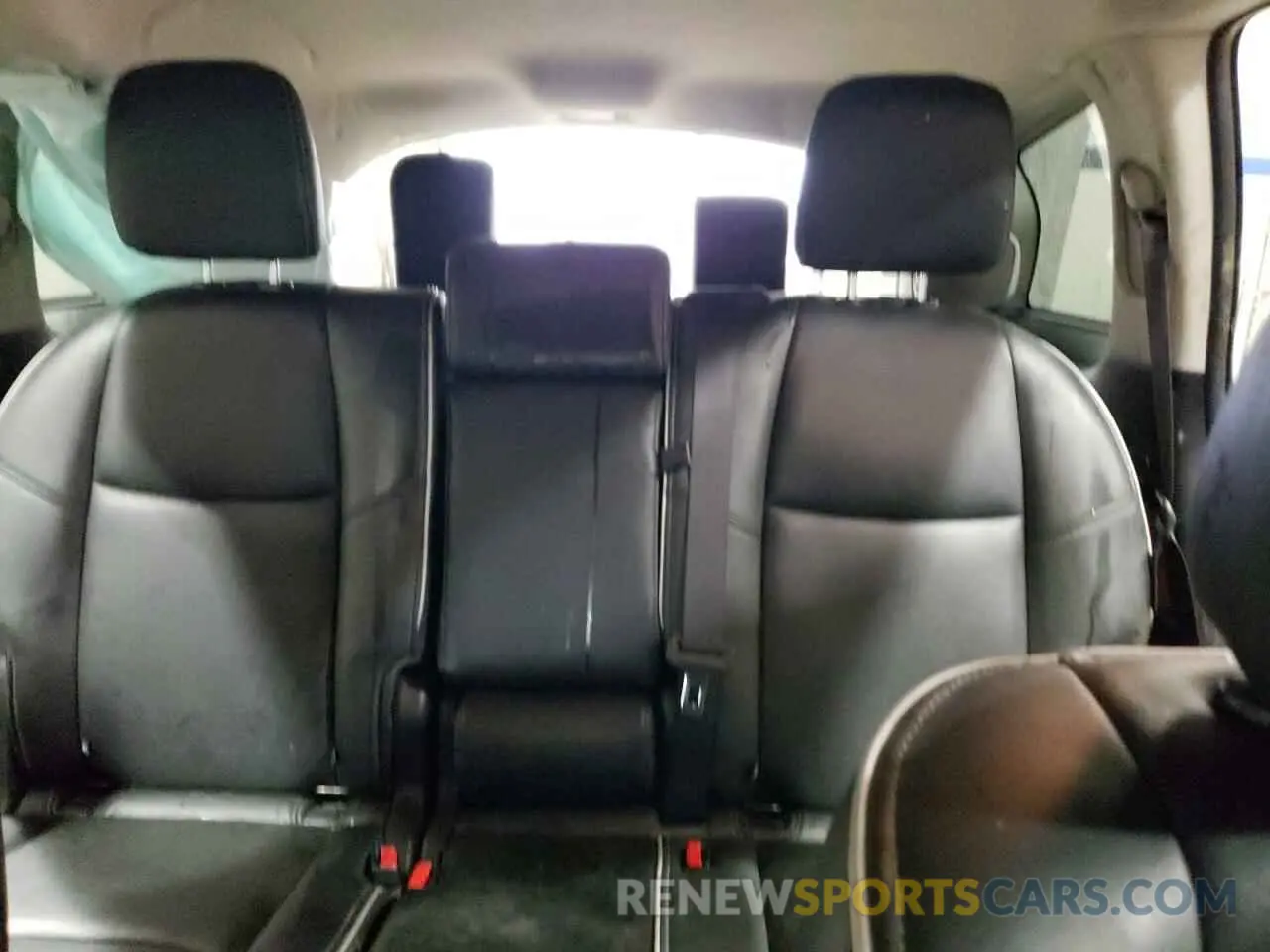 10 Photograph of a damaged car 5N1DL0MM6KC513238 INFINITI QX60 2019