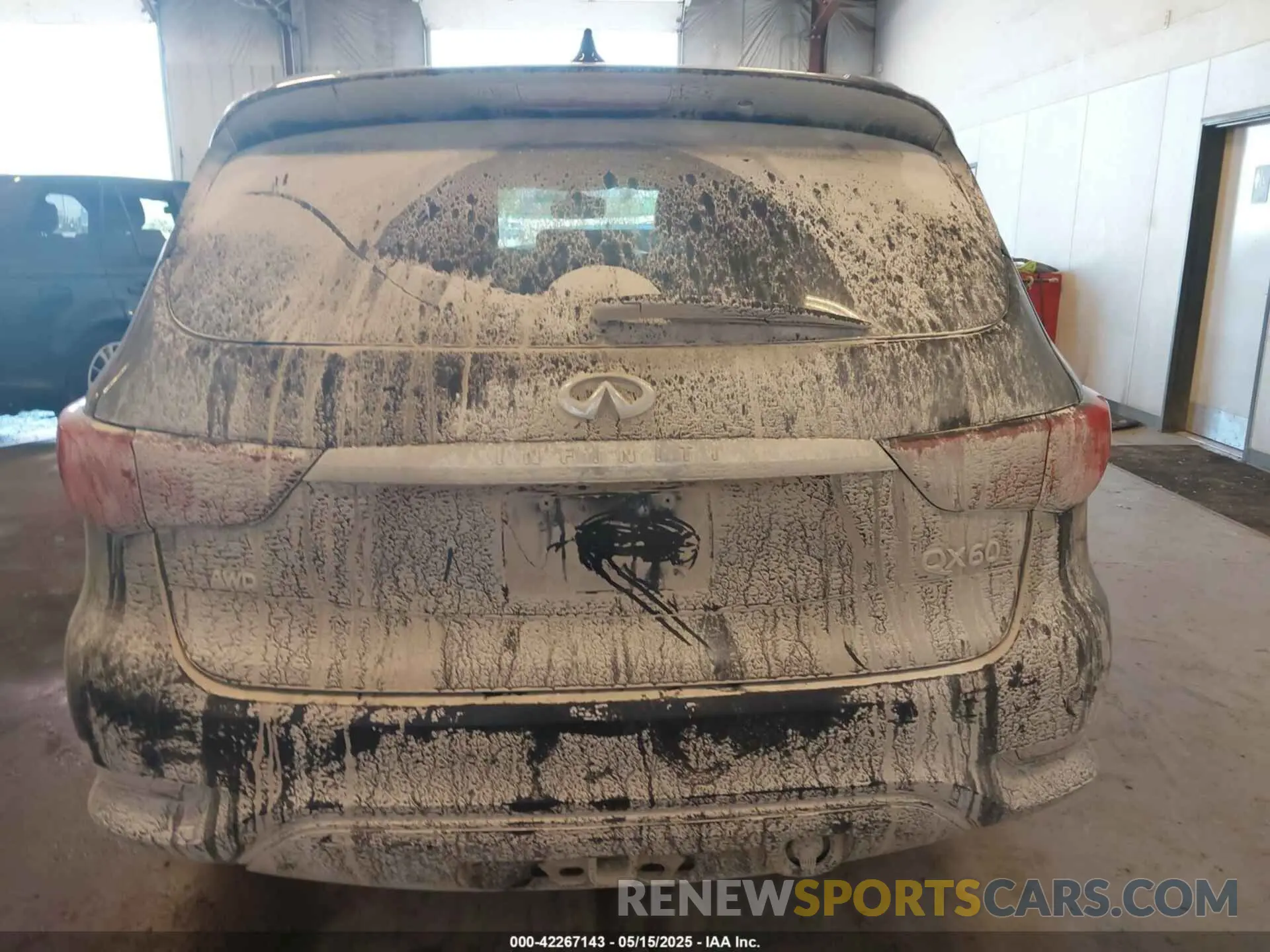 16 Photograph of a damaged car 5N1DL0MM6KC548023 INFINITI QX60 2019
