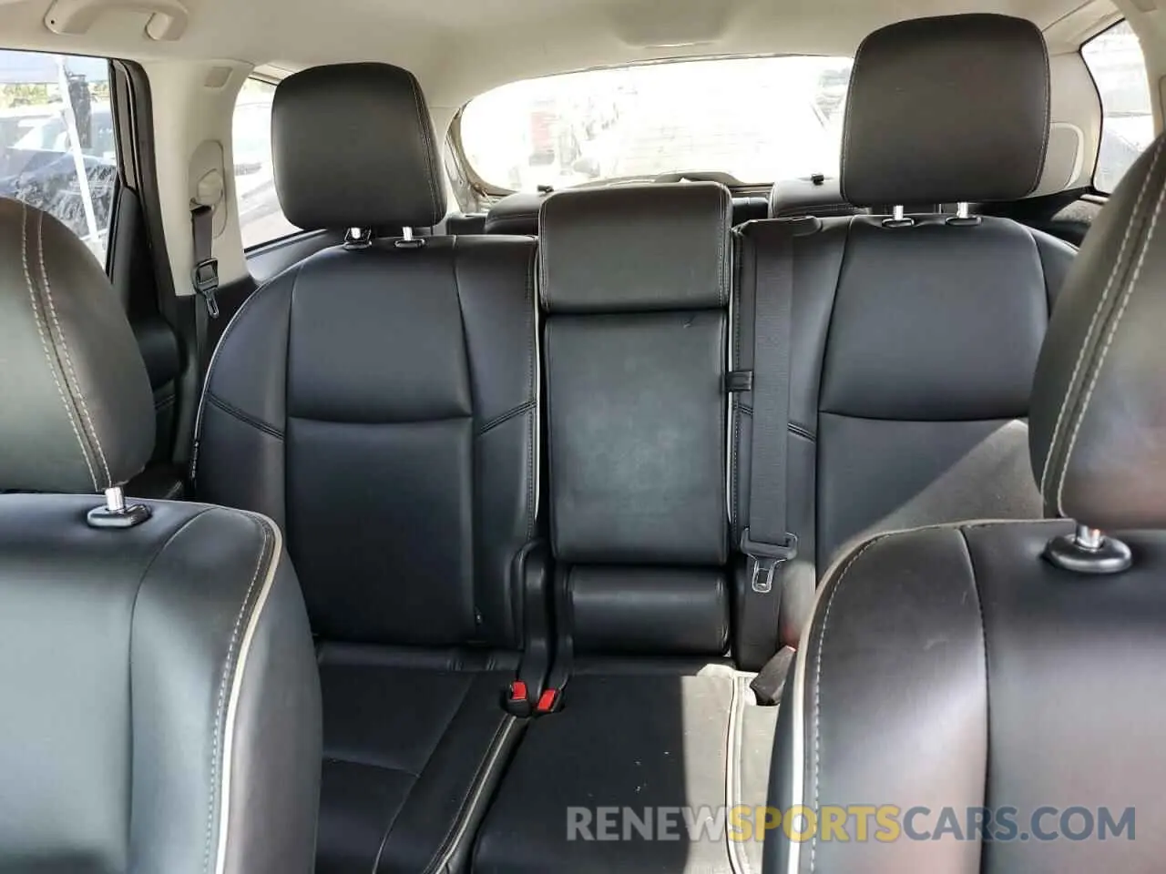10 Photograph of a damaged car 5N1DL0MM6KC563976 INFINITI QX60 2019