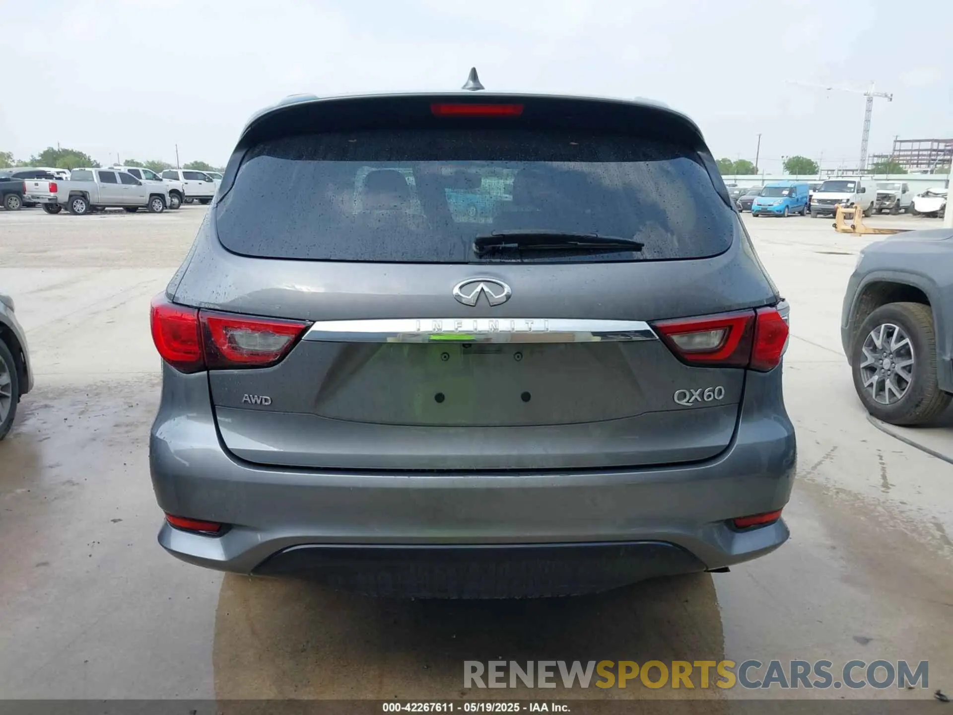 16 Photograph of a damaged car 5N1DL0MM6KC567199 INFINITI QX60 2019
