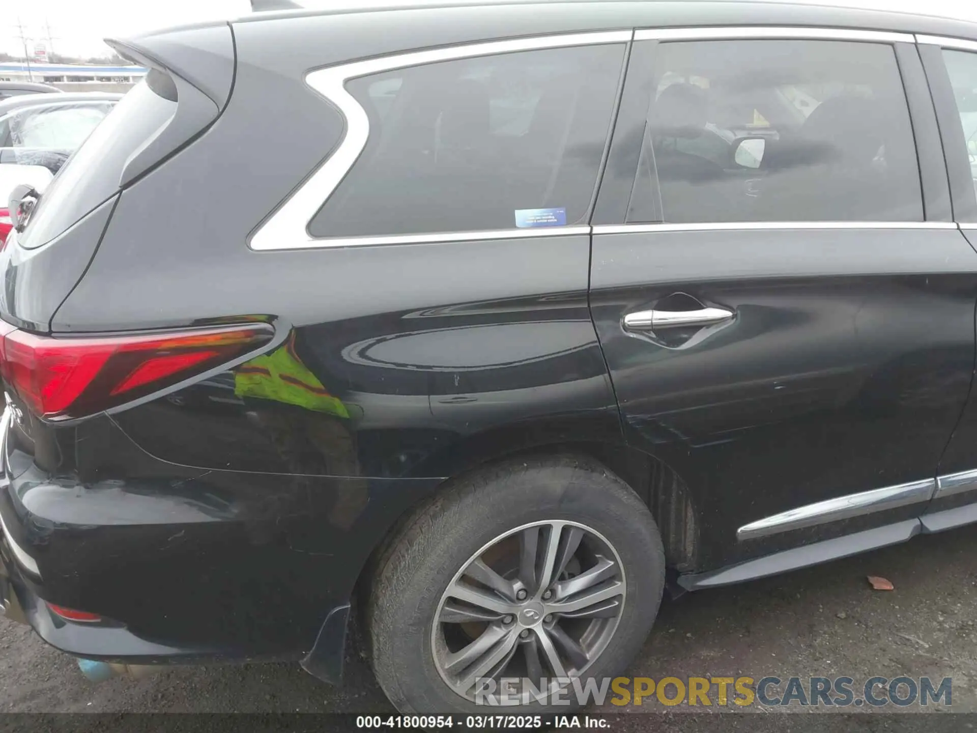 18 Photograph of a damaged car 5N1DL0MM7KC504614 INFINITI QX60 2019