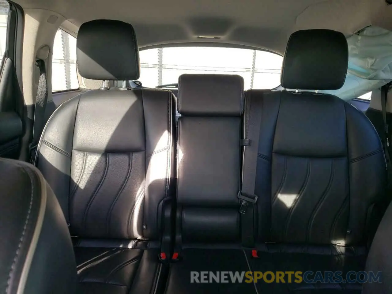 10 Photograph of a damaged car 5N1DL0MM7KC520098 INFINITI QX60 2019