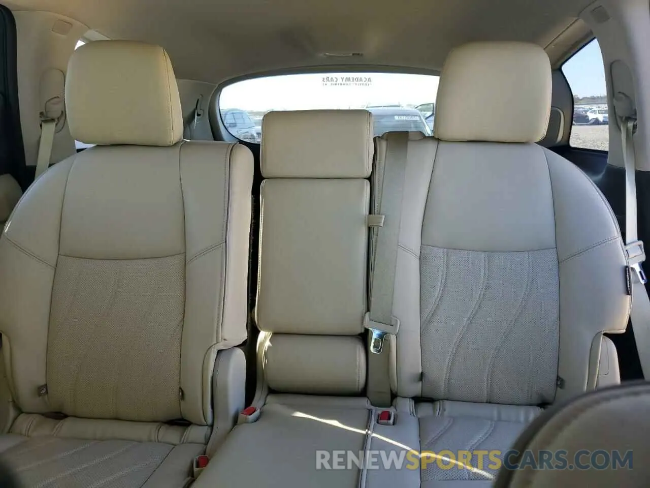 10 Photograph of a damaged car 5N1DL0MM7KC522482 INFINITI QX60 2019