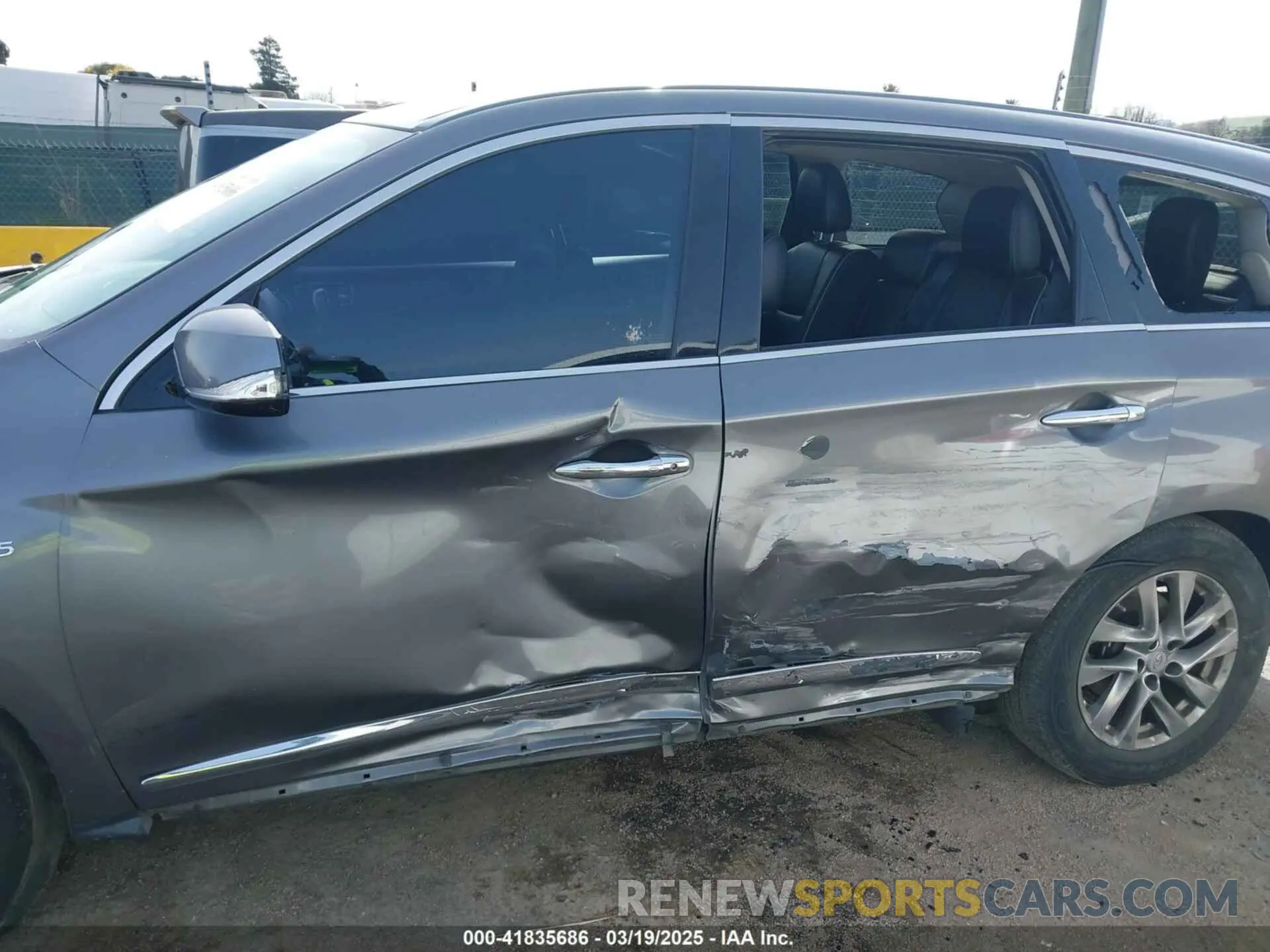 14 Photograph of a damaged car 5N1DL0MM7KC552081 INFINITI QX60 2019