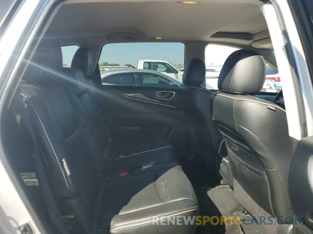 11 Photograph of a damaged car 5N1DL0MM7KC553229 INFINITI QX60 2019