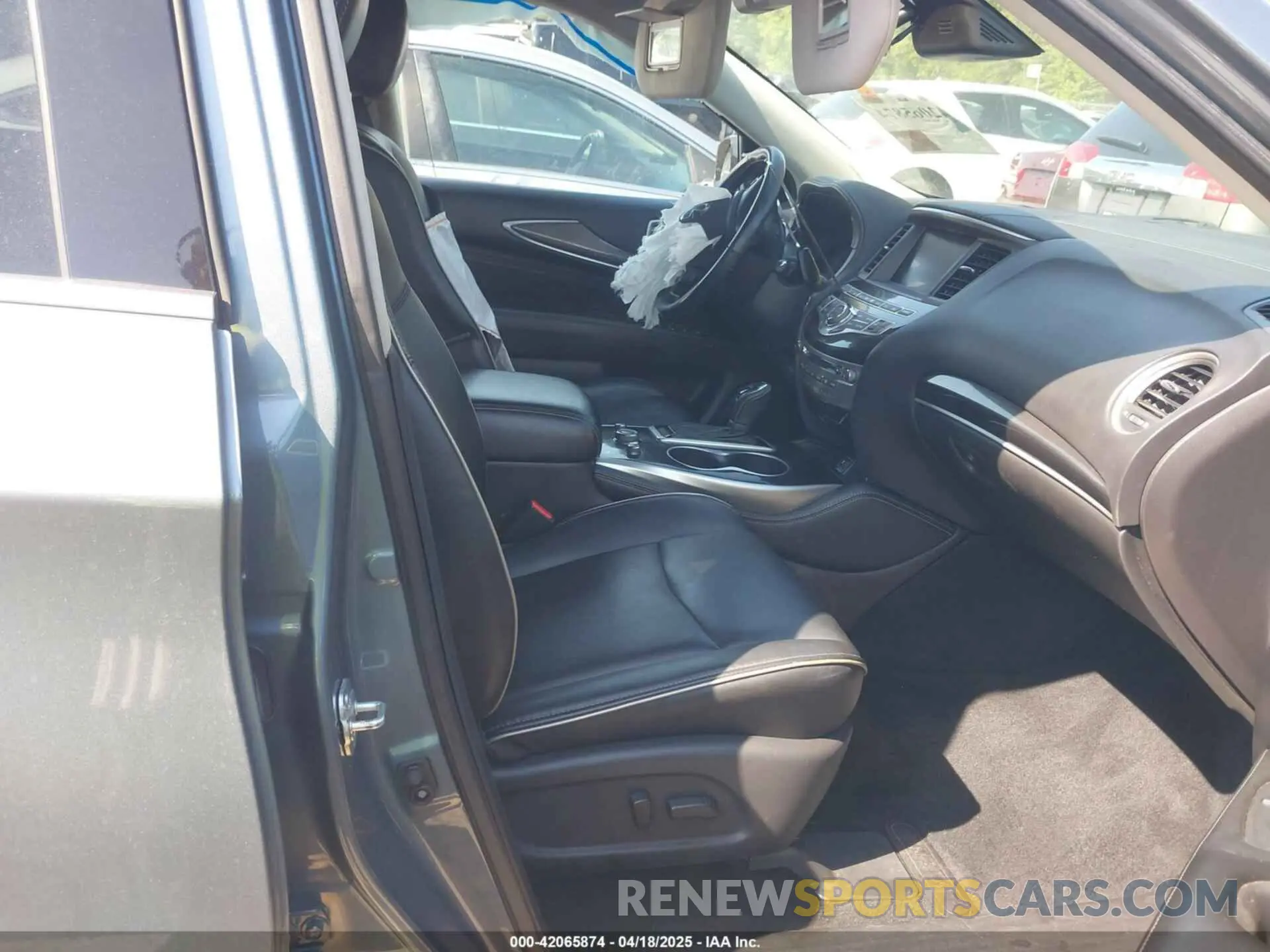 5 Photograph of a damaged car 5N1DL0MM7KC567051 INFINITI QX60 2019