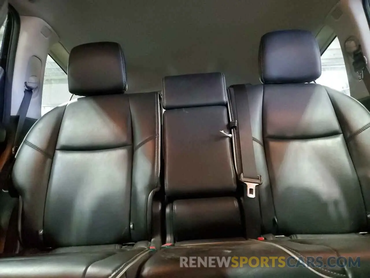 10 Photograph of a damaged car 5N1DL0MM7KC567163 INFINITI QX60 2019