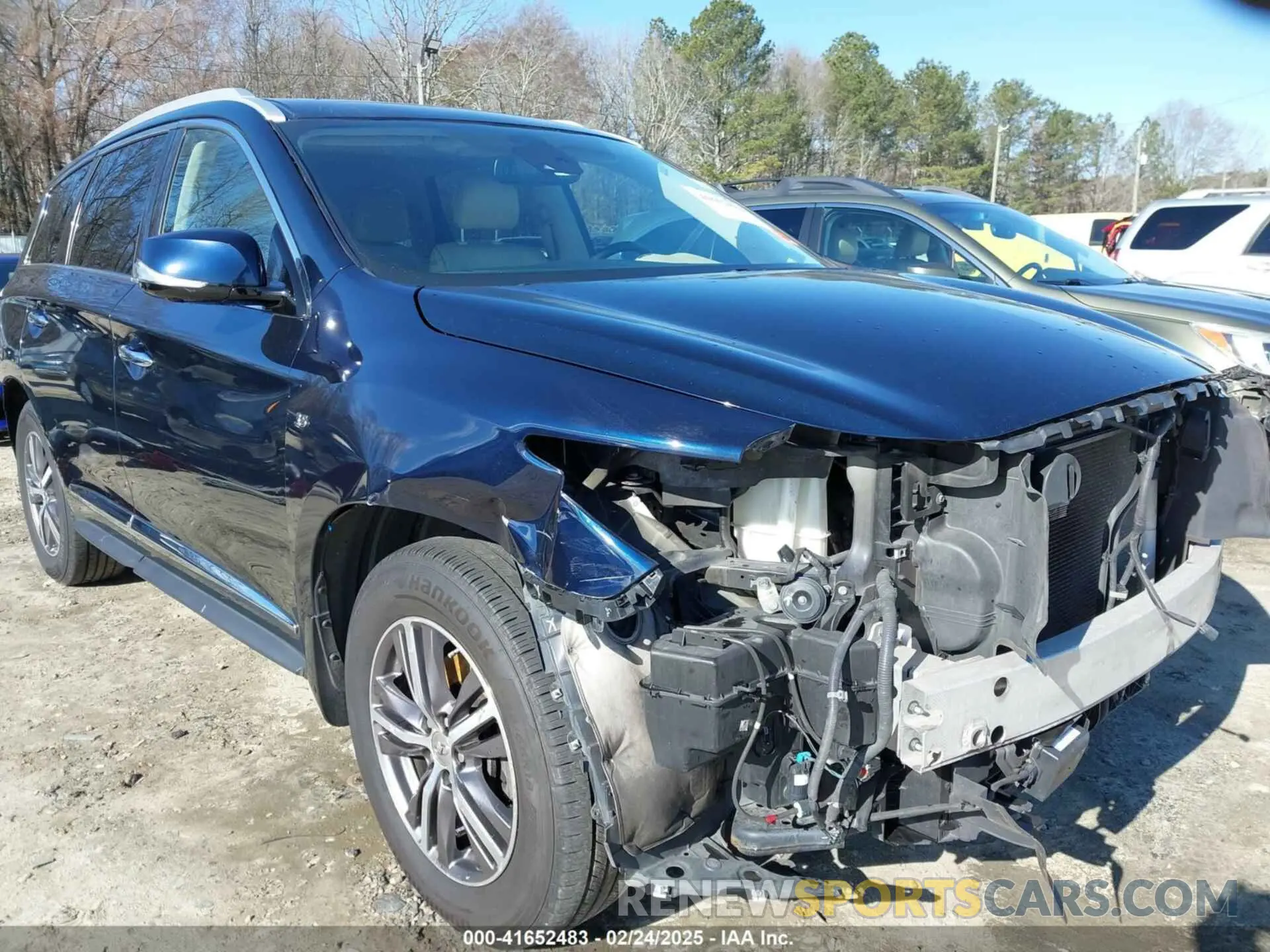 18 Photograph of a damaged car 5N1DL0MM8KC520904 INFINITI QX60 2019