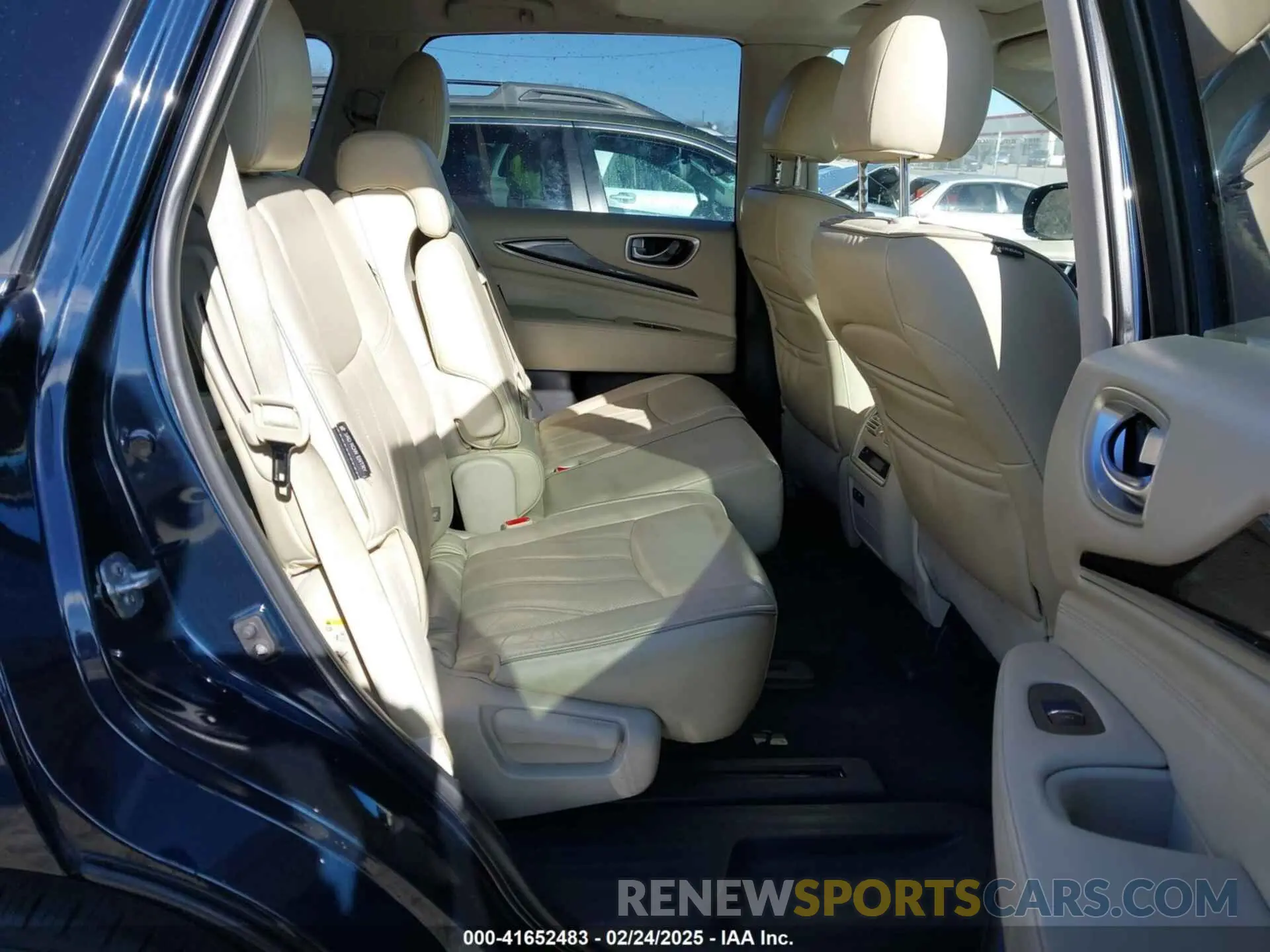 8 Photograph of a damaged car 5N1DL0MM8KC520904 INFINITI QX60 2019