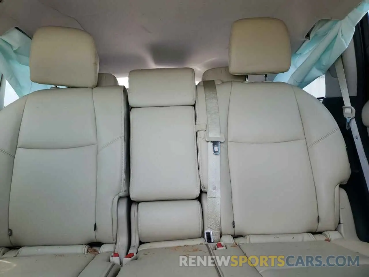 10 Photograph of a damaged car 5N1DL0MM8KC557693 INFINITI QX60 2019