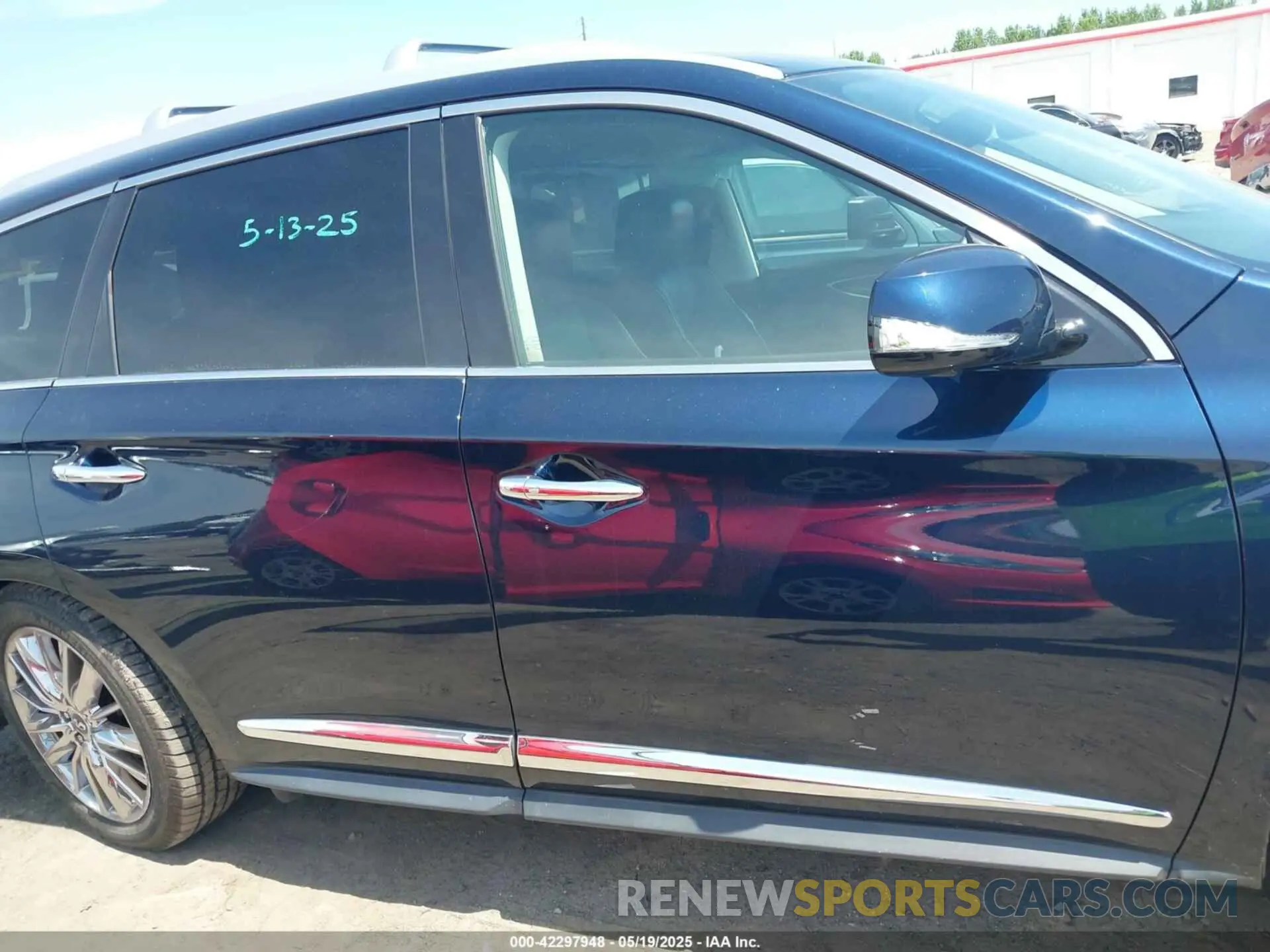 13 Photograph of a damaged car 5N1DL0MM8KC558892 INFINITI QX60 2019