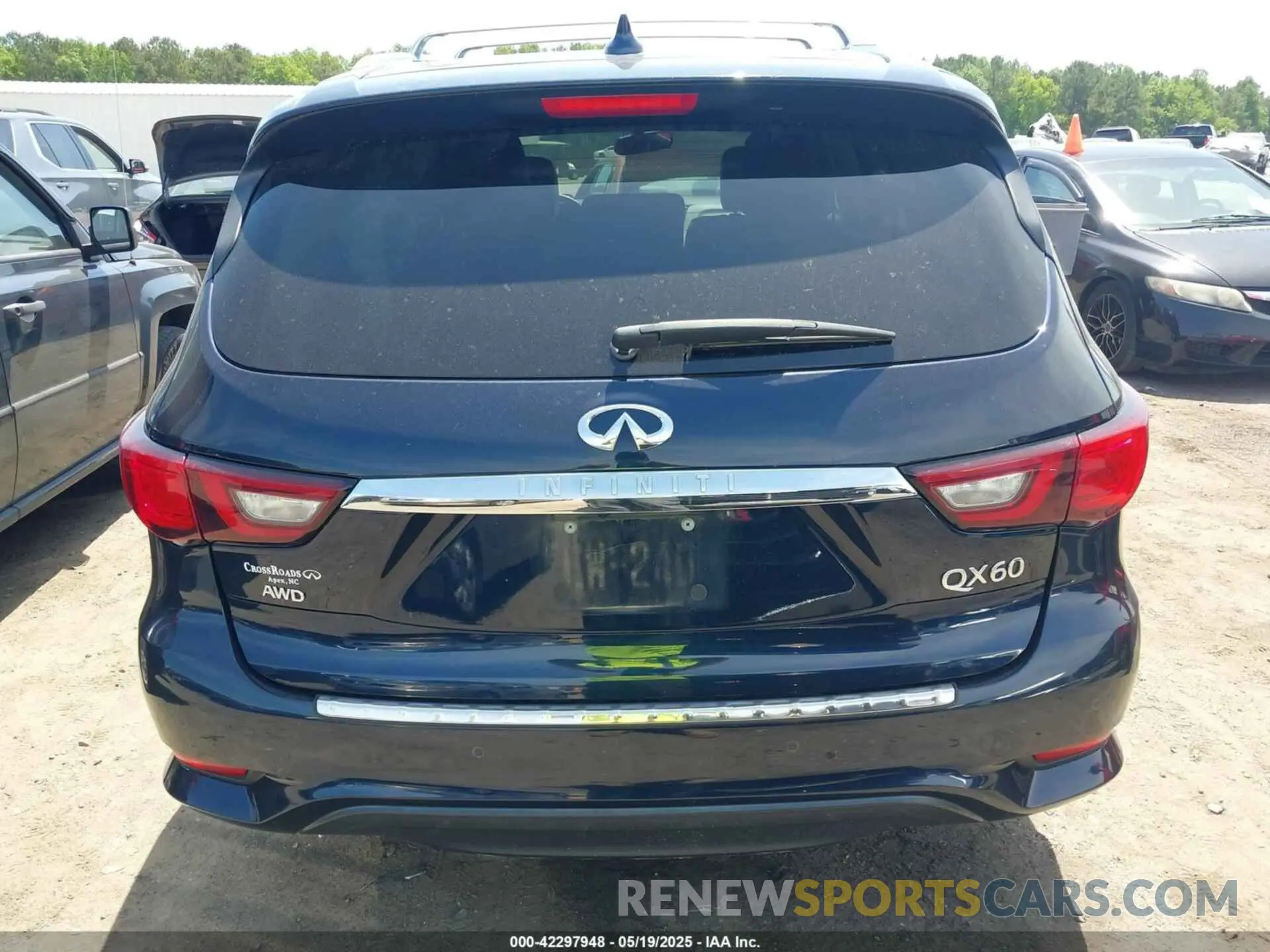 16 Photograph of a damaged car 5N1DL0MM8KC558892 INFINITI QX60 2019