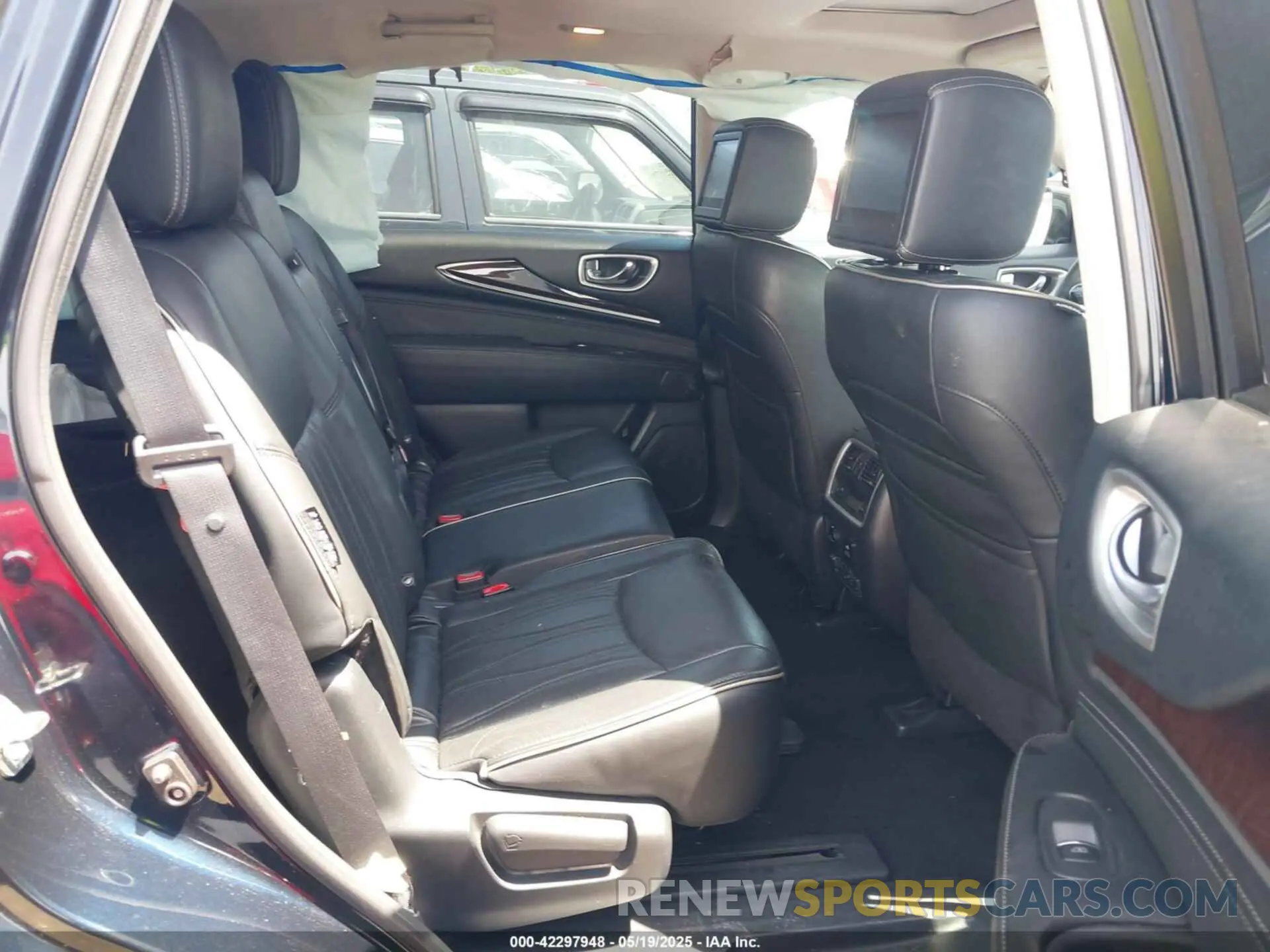 8 Photograph of a damaged car 5N1DL0MM8KC558892 INFINITI QX60 2019