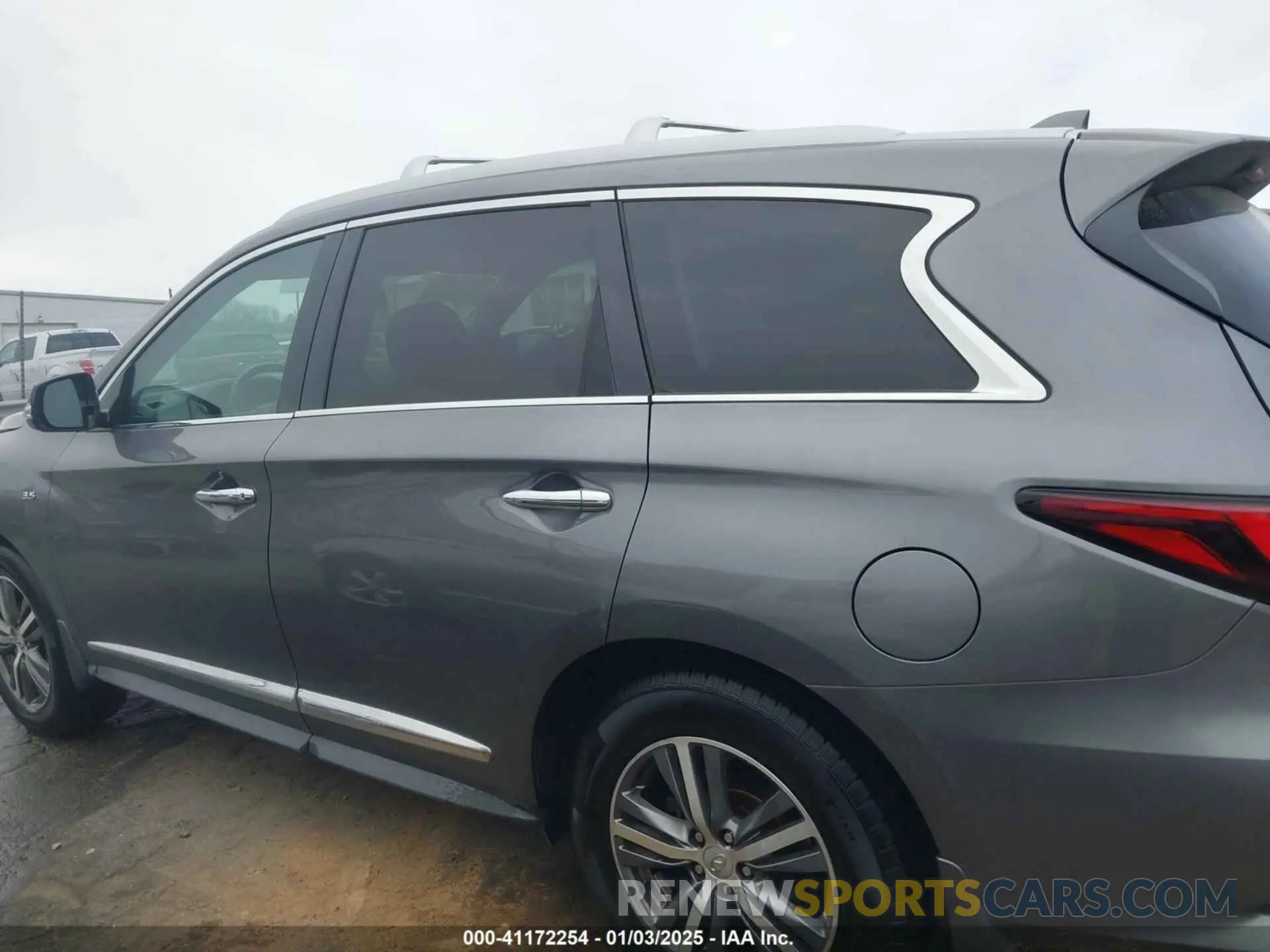 15 Photograph of a damaged car 5N1DL0MM8KC569052 INFINITI QX60 2019